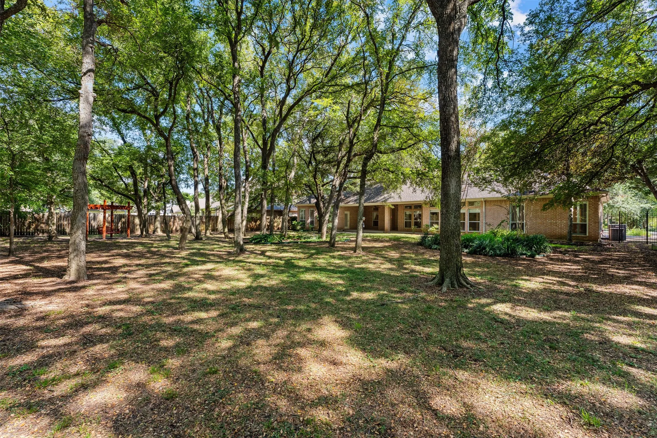 Single Family Residence For Sale in Mc Lennan County , 235 Settlers Creek Trail, Woodway, Texas 76712, 3 Bedroom, 3 Bathroom, 3 Garage spaces, 3,215 Sqft, built in 2002, mls#21394251, Real Estate Agent in Woodway, Homes For Sale in Mc Lennan county, Homes For Sale in Woodway, Realtor in Woodway Texas, Real Estate Brokerage Independent Realty Texas, Luminita Cordes Realtor