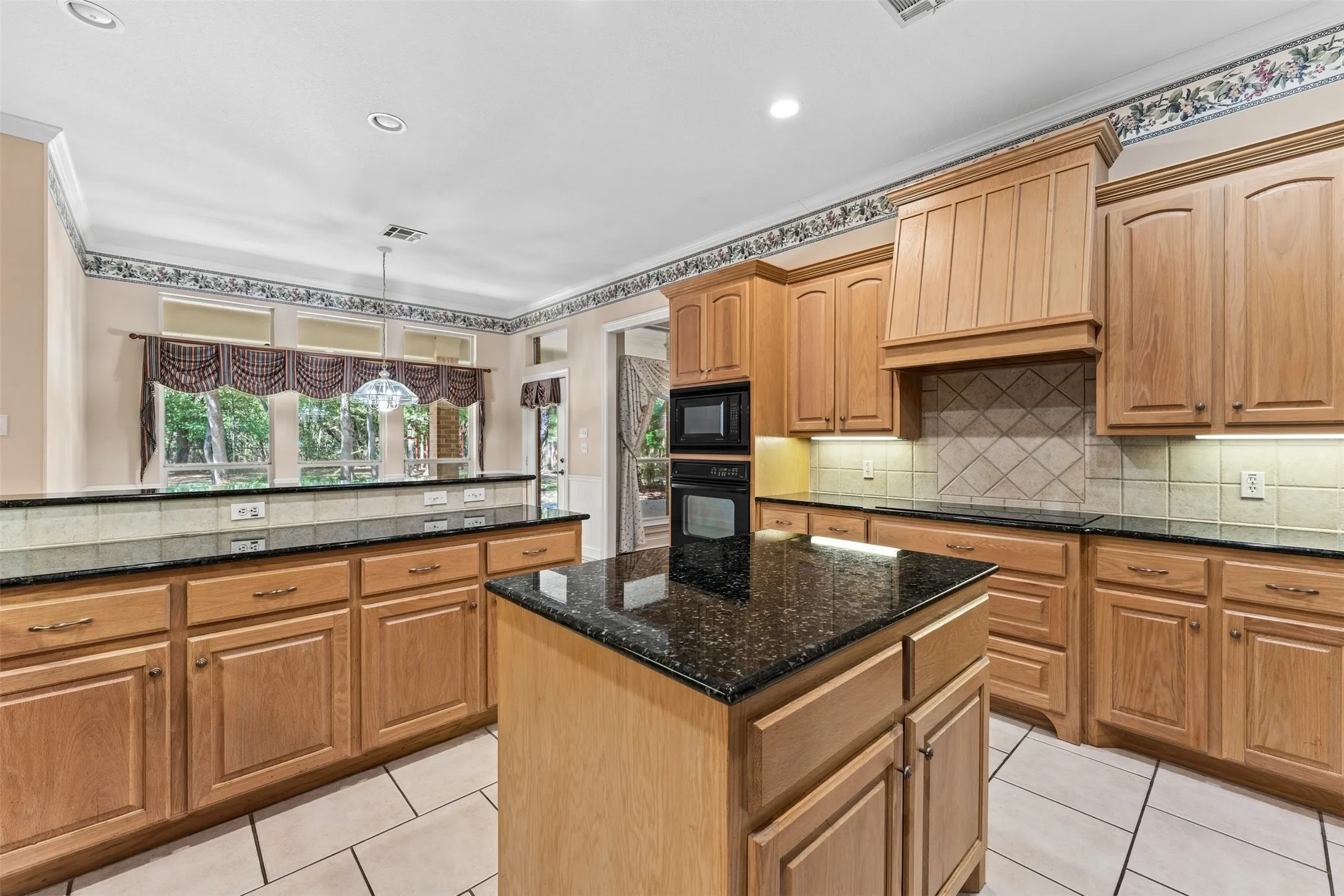 Single Family Residence For Sale in Mc Lennan County , 235 Settlers Creek Trail, Woodway, Texas 76712, 3 Bedroom, 3 Bathroom, 3 Garage spaces, 3,215 Sqft, built in 2002, mls#21394251, Real Estate Agent in Woodway, Homes For Sale in Mc Lennan county, Homes For Sale in Woodway, Realtor in Woodway Texas, Real Estate Brokerage Independent Realty Texas, Luminita Cordes Realtor