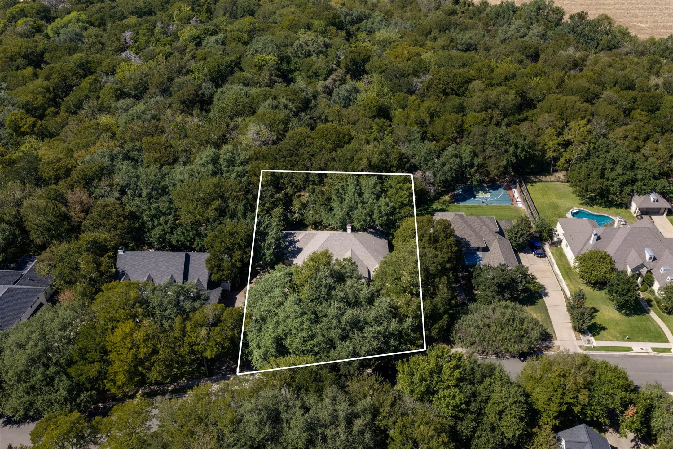 Single Family Residence For Sale in Mc Lennan County , 235 Settlers Creek Trail, Woodway, Texas 76712, 3 Bedroom, 3 Bathroom, 3 Garage spaces, 3,215 Sqft, built in 2002, mls#21394251, Real Estate Agent in Woodway, Homes For Sale in Mc Lennan county, Homes For Sale in Woodway, Realtor in Woodway Texas, Real Estate Brokerage Independent Realty Texas, Luminita Cordes Realtor