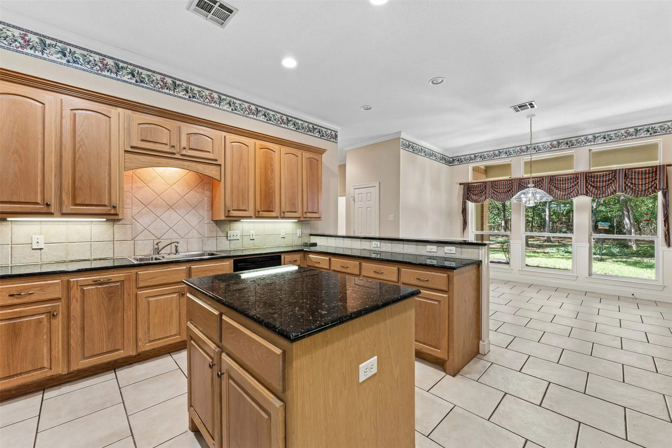 Single Family Residence For Sale in Mc Lennan County , 235 Settlers Creek Trail, Woodway, Texas 76712, 3 Bedroom, 3 Bathroom, 3 Garage spaces, 3,215 Sqft, built in 2002, mls#21394251, Real Estate Agent in Woodway, Homes For Sale in Mc Lennan county, Homes For Sale in Woodway, Realtor in Woodway Texas, Real Estate Brokerage Independent Realty Texas, Luminita Cordes Realtor