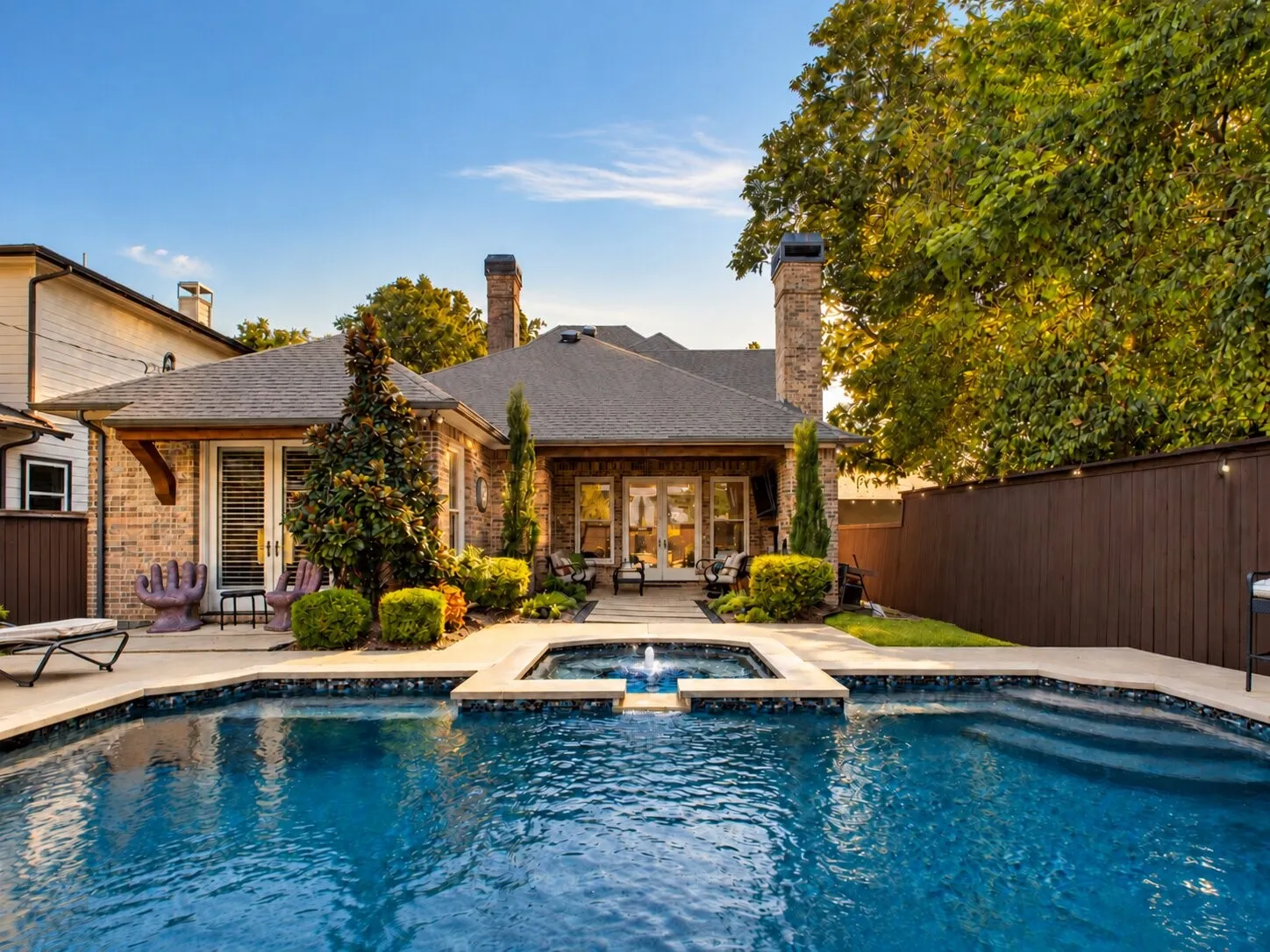Single Family Residence For Sale in Dallas County , 5243 Willis Avenue, Dallas, Texas 75206, 3 Bedroom, 4 Bathroom, 2 Garage spaces, 3,814 Sqft, built in 2006, mls#21346921, Real Estate Agent in Dallas, Homes For Sale in Dallas county, Homes For Sale in Dallas, Realtor in Dallas Texas, Real Estate Brokerage Independent Realty Texas, Luminita Cordes Realtor