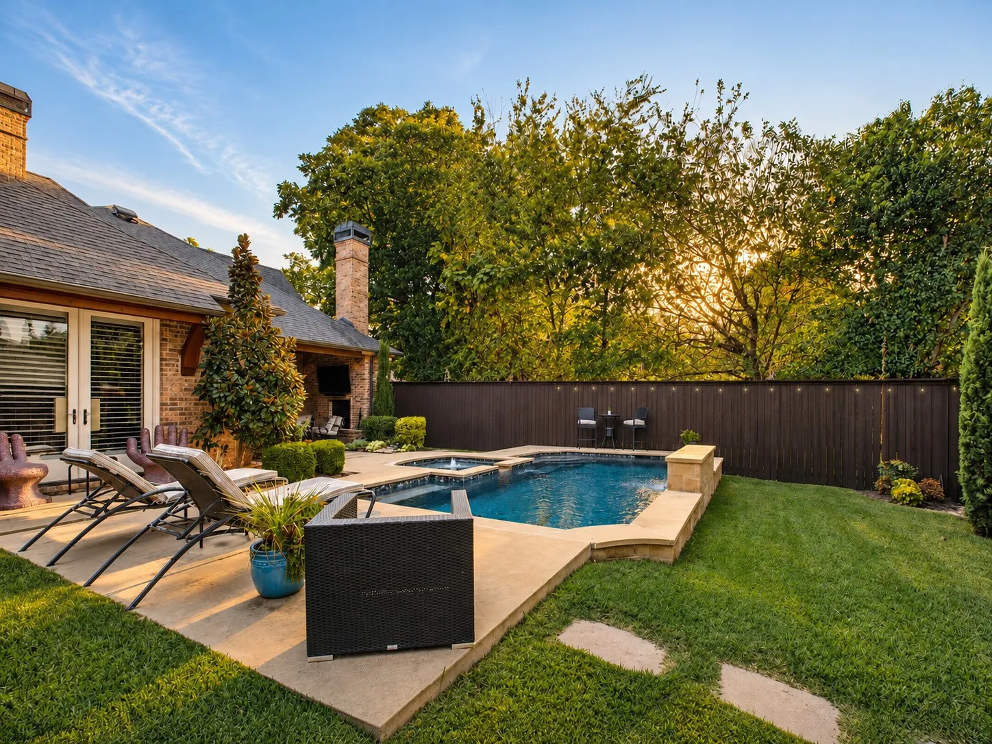 Single Family Residence For Sale in Dallas County , 5243 Willis Avenue, Dallas, Texas 75206, 3 Bedroom, 4 Bathroom, 2 Garage spaces, 3,814 Sqft, built in 2006, mls#21346921, Real Estate Agent in Dallas, Homes For Sale in Dallas county, Homes For Sale in Dallas, Realtor in Dallas Texas, Real Estate Brokerage Independent Realty Texas, Luminita Cordes Realtor