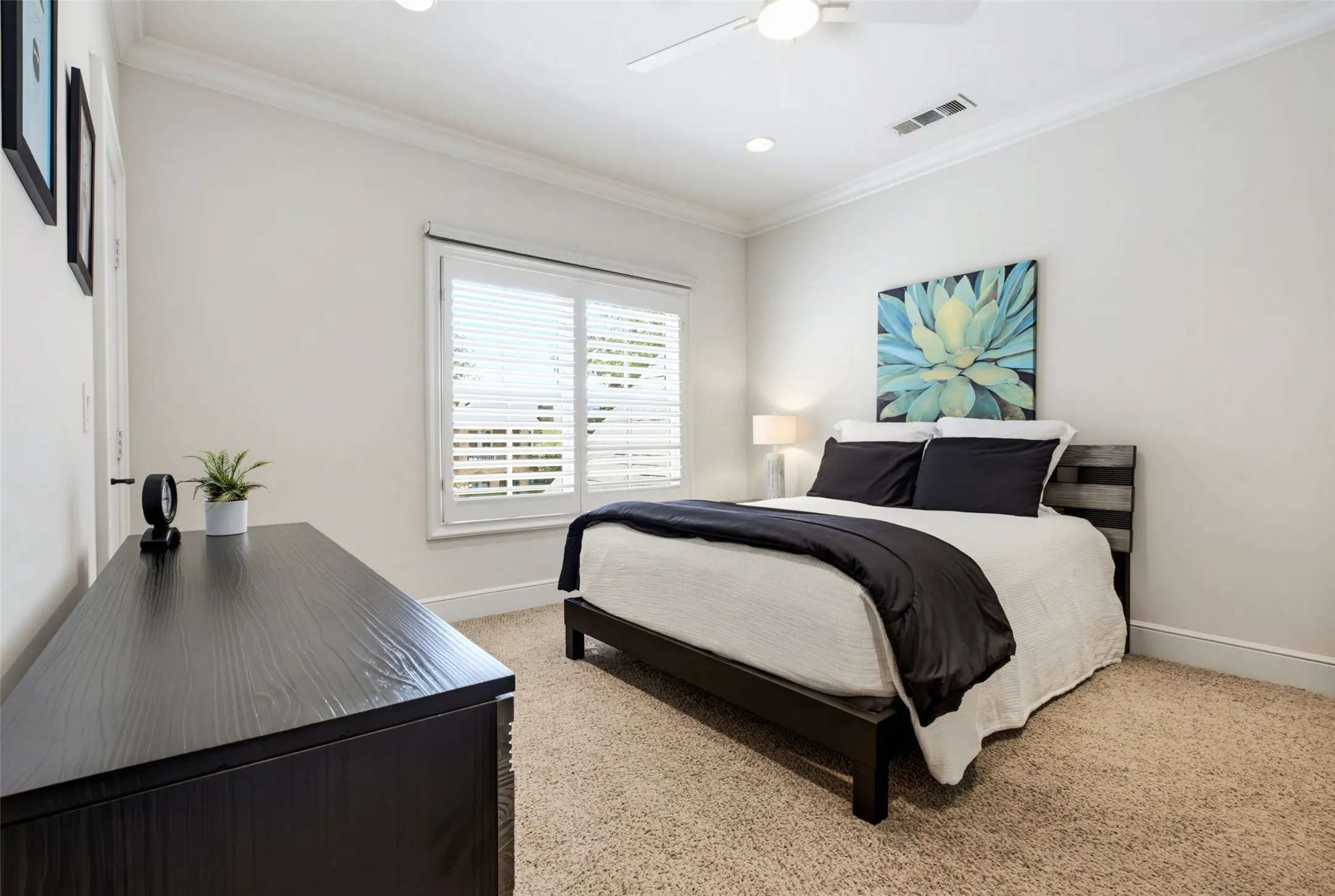 Single Family Residence For Sale in Dallas County , 5243 Willis Avenue, Dallas, Texas 75206, 3 Bedroom, 4 Bathroom, 2 Garage spaces, 3,814 Sqft, built in 2006, mls#21346921, Real Estate Agent in Dallas, Homes For Sale in Dallas county, Homes For Sale in Dallas, Realtor in Dallas Texas, Real Estate Brokerage Independent Realty Texas, Luminita Cordes Realtor