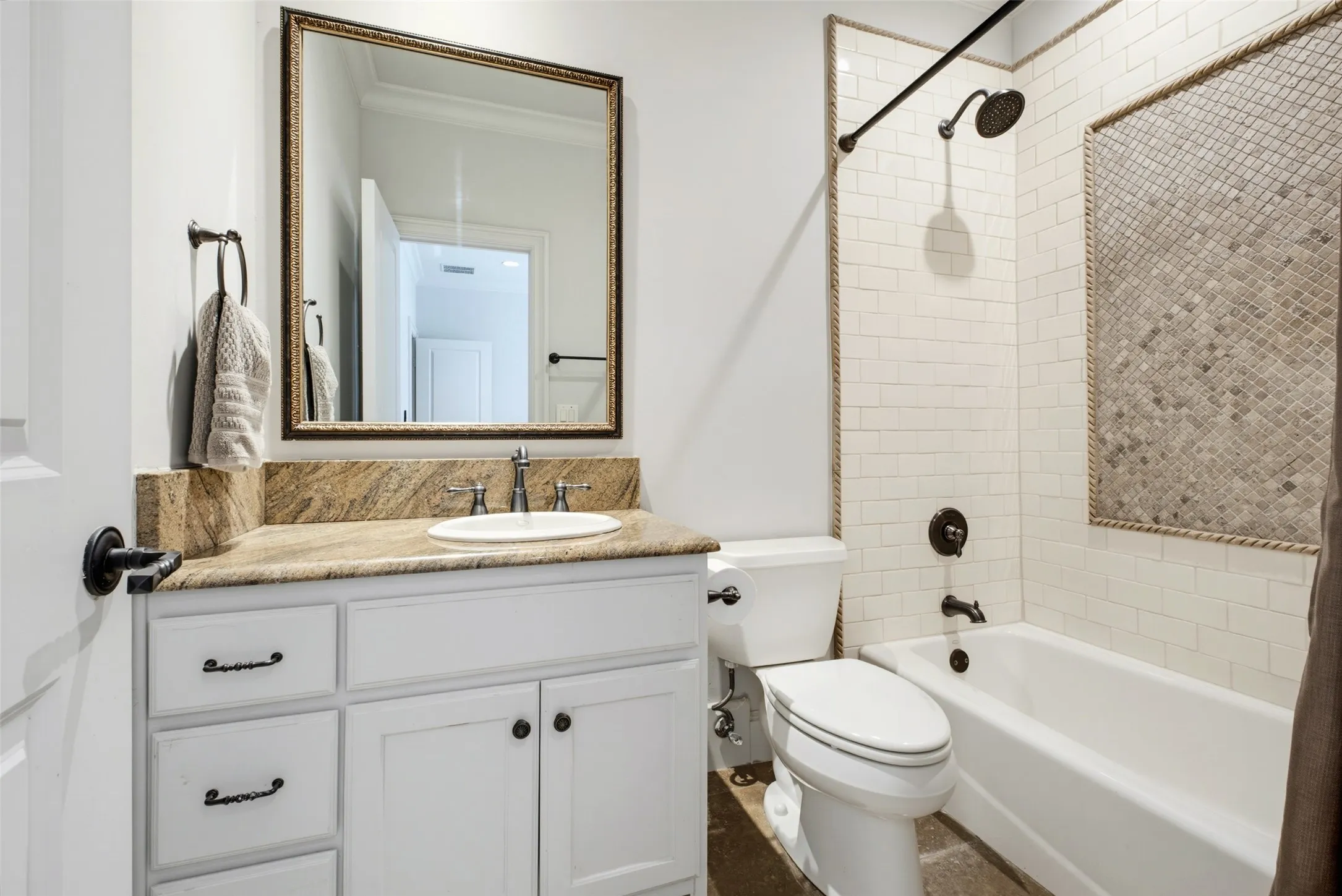 Single Family Residence For Sale in Dallas County , 5243 Willis Avenue, Dallas, Texas 75206, 3 Bedroom, 4 Bathroom, 2 Garage spaces, 3,814 Sqft, built in 2006, mls#21346921, Real Estate Agent in Dallas, Homes For Sale in Dallas county, Homes For Sale in Dallas, Realtor in Dallas Texas, Real Estate Brokerage Independent Realty Texas, Luminita Cordes Realtor