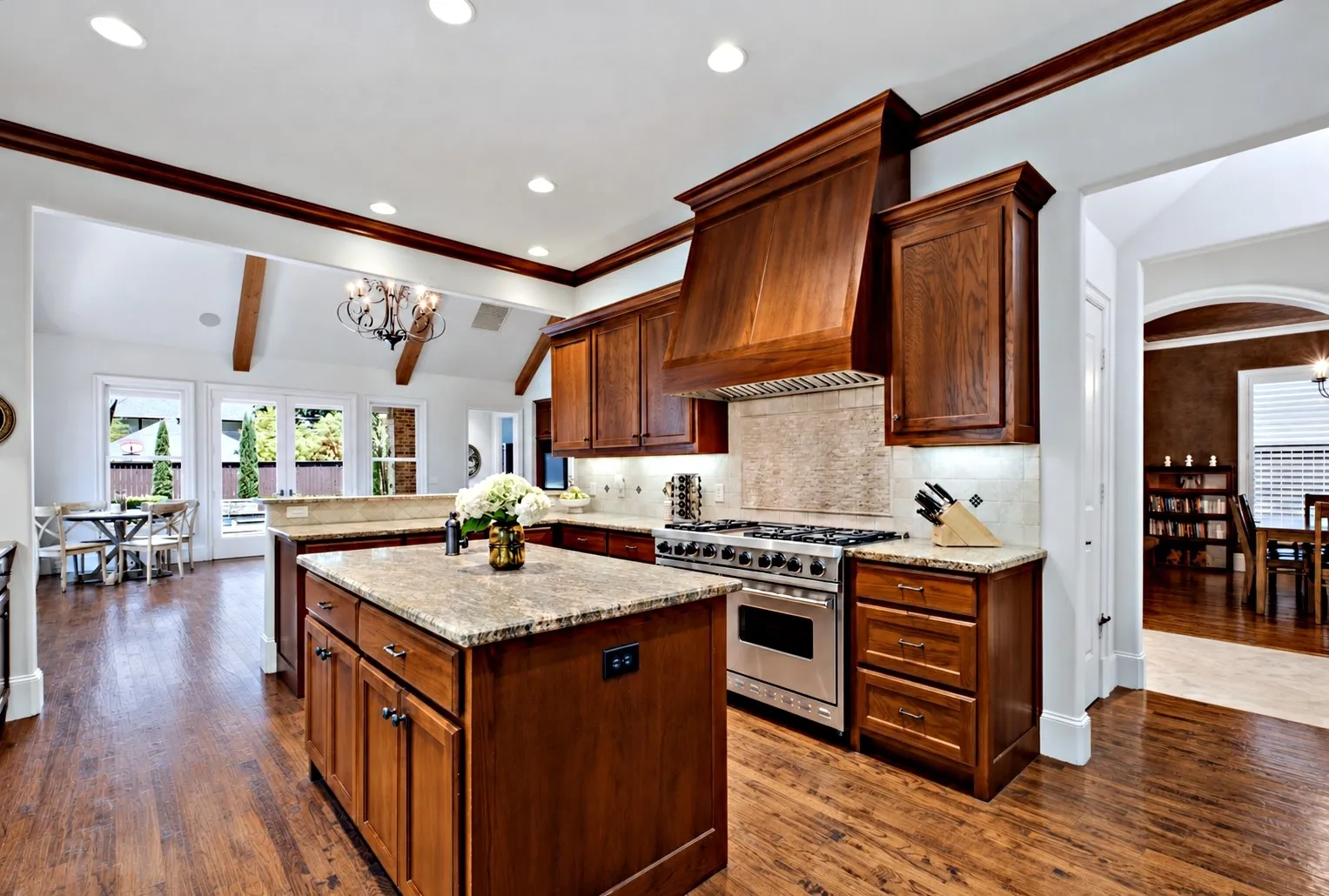 Single Family Residence For Sale in Dallas County , 5243 Willis Avenue, Dallas, Texas 75206, 3 Bedroom, 4 Bathroom, 2 Garage spaces, 3,814 Sqft, built in 2006, mls#21346921, Real Estate Agent in Dallas, Homes For Sale in Dallas county, Homes For Sale in Dallas, Realtor in Dallas Texas, Real Estate Brokerage Independent Realty Texas, Luminita Cordes Realtor