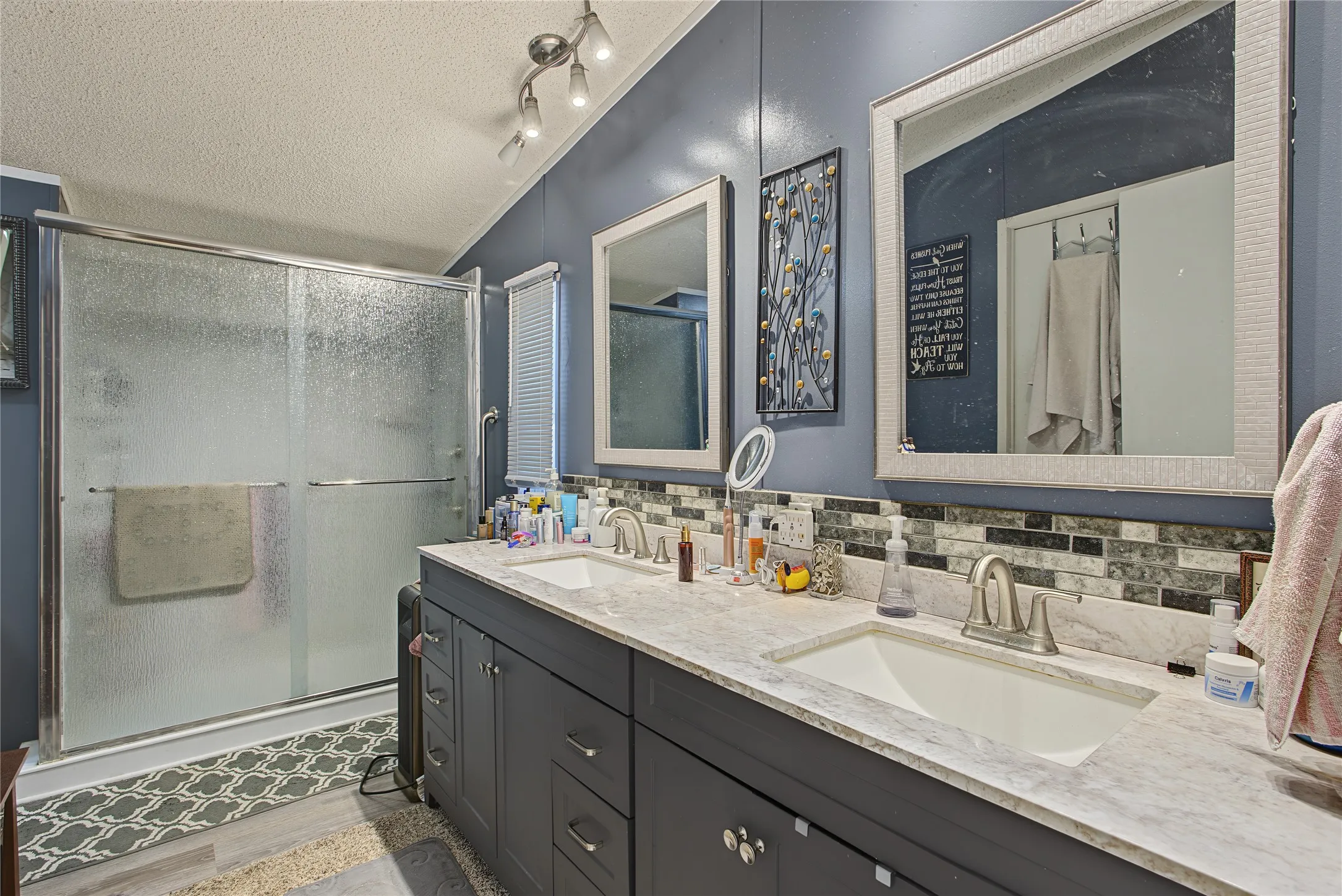 Dual vanity with undermount sinks and light-toned countertops