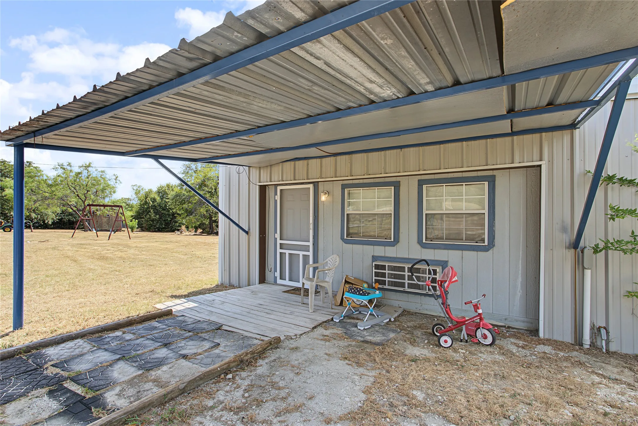 Single Family Residence For Sale in Johnson County , 6005 Vinery Lane, Joshua, Texas 76058, 3 Bedroom, 2 Bathroom, 2 Garage spaces, 2,692 Sqft, built in 2001, mls#21391421, Real Estate Agent in Joshua, Homes For Sale in Johnson county, Homes For Sale in Joshua, Realtor in Joshua Texas, Real Estate Brokerage Independent Realty Texas, Luminita Cordes Realtor