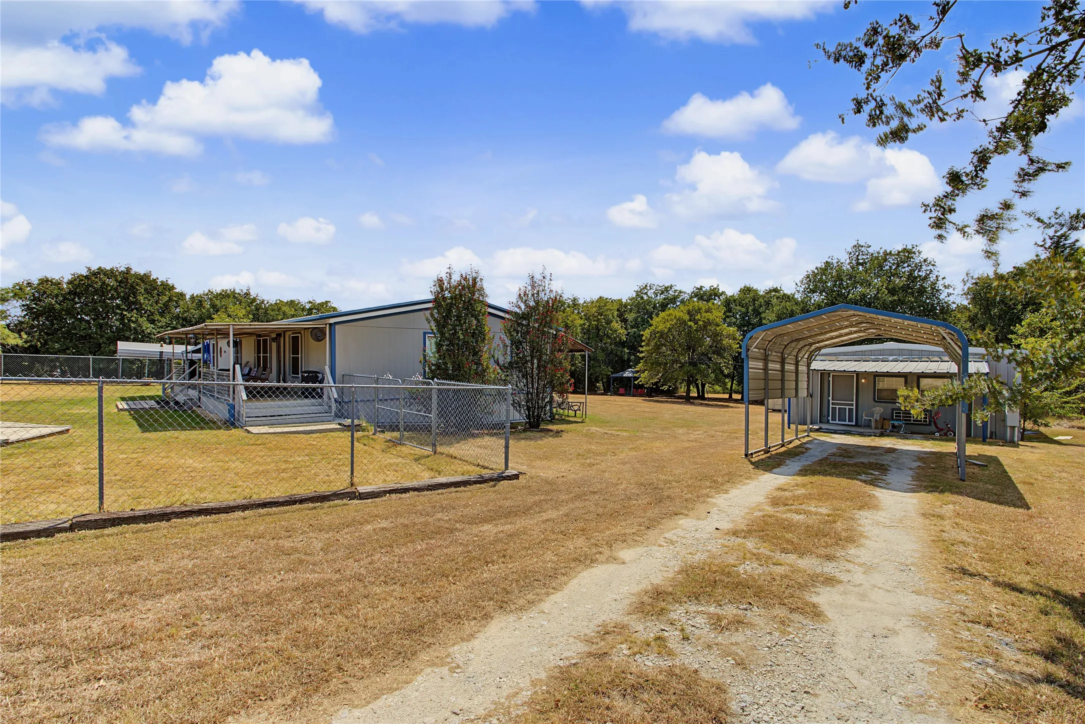 Single Family Residence For Sale in Johnson County , 6005 Vinery Lane, Joshua, Texas 76058, 3 Bedroom, 2 Bathroom, 2 Garage spaces, 2,692 Sqft, built in 2001, mls#21391421, Real Estate Agent in Joshua, Homes For Sale in Johnson county, Homes For Sale in Joshua, Realtor in Joshua Texas, Real Estate Brokerage Independent Realty Texas, Luminita Cordes Realtor
