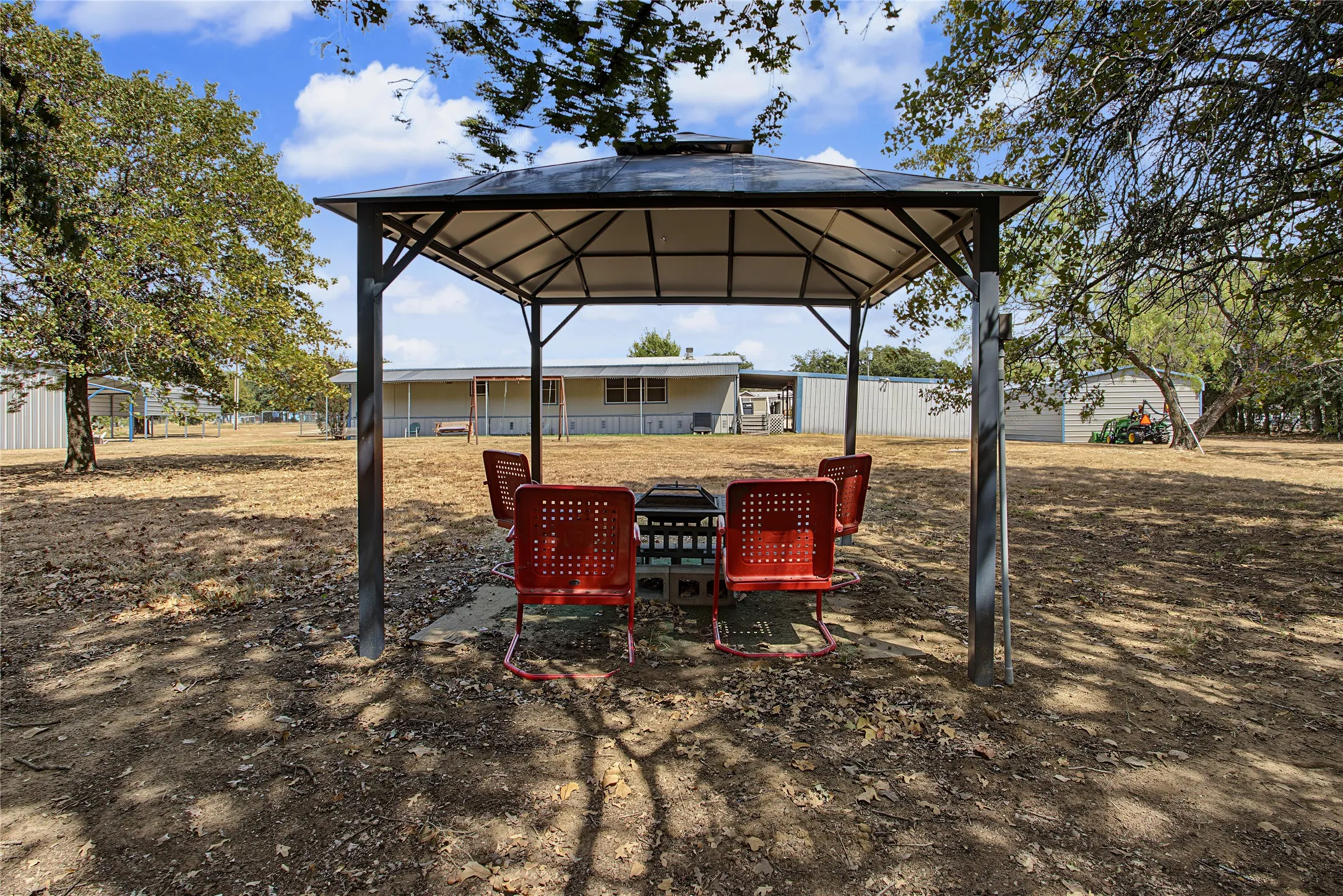 Single Family Residence For Sale in Johnson County , 6005 Vinery Lane, Joshua, Texas 76058, 3 Bedroom, 2 Bathroom, 2 Garage spaces, 2,692 Sqft, built in 2001, mls#21391421, Real Estate Agent in Joshua, Homes For Sale in Johnson county, Homes For Sale in Joshua, Realtor in Joshua Texas, Real Estate Brokerage Independent Realty Texas, Luminita Cordes Realtor