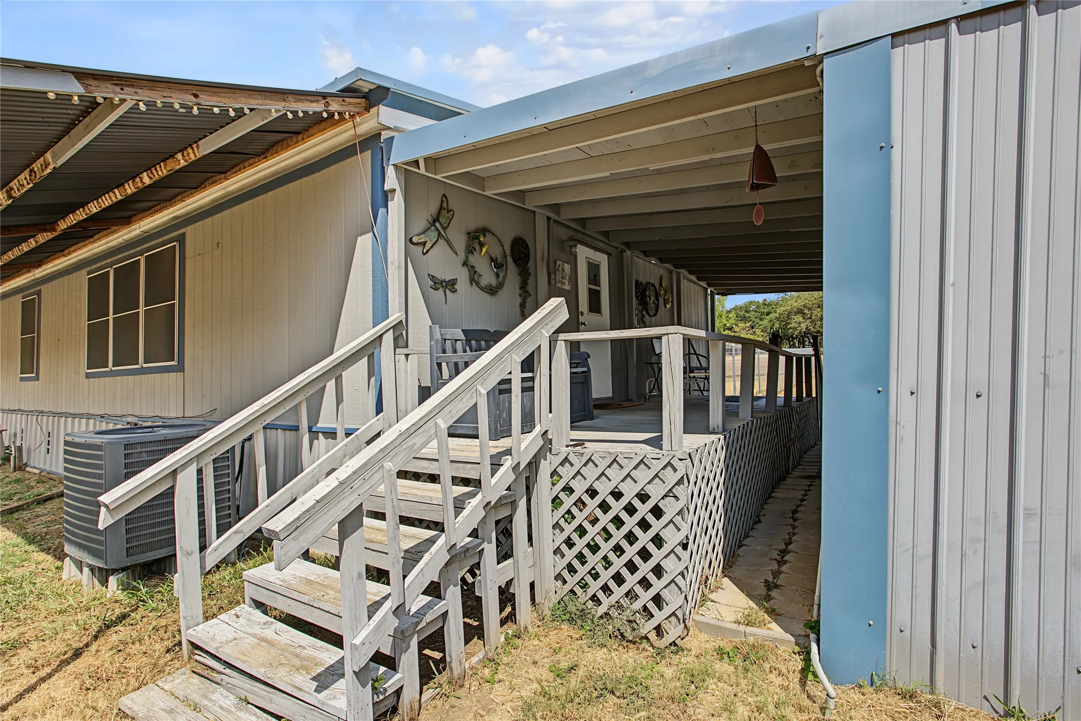 Single Family Residence For Sale in Johnson County , 6005 Vinery Lane, Joshua, Texas 76058, 3 Bedroom, 2 Bathroom, 2 Garage spaces, 2,692 Sqft, built in 2001, mls#21391421, Real Estate Agent in Joshua, Homes For Sale in Johnson county, Homes For Sale in Joshua, Realtor in Joshua Texas, Real Estate Brokerage Independent Realty Texas, Luminita Cordes Realtor