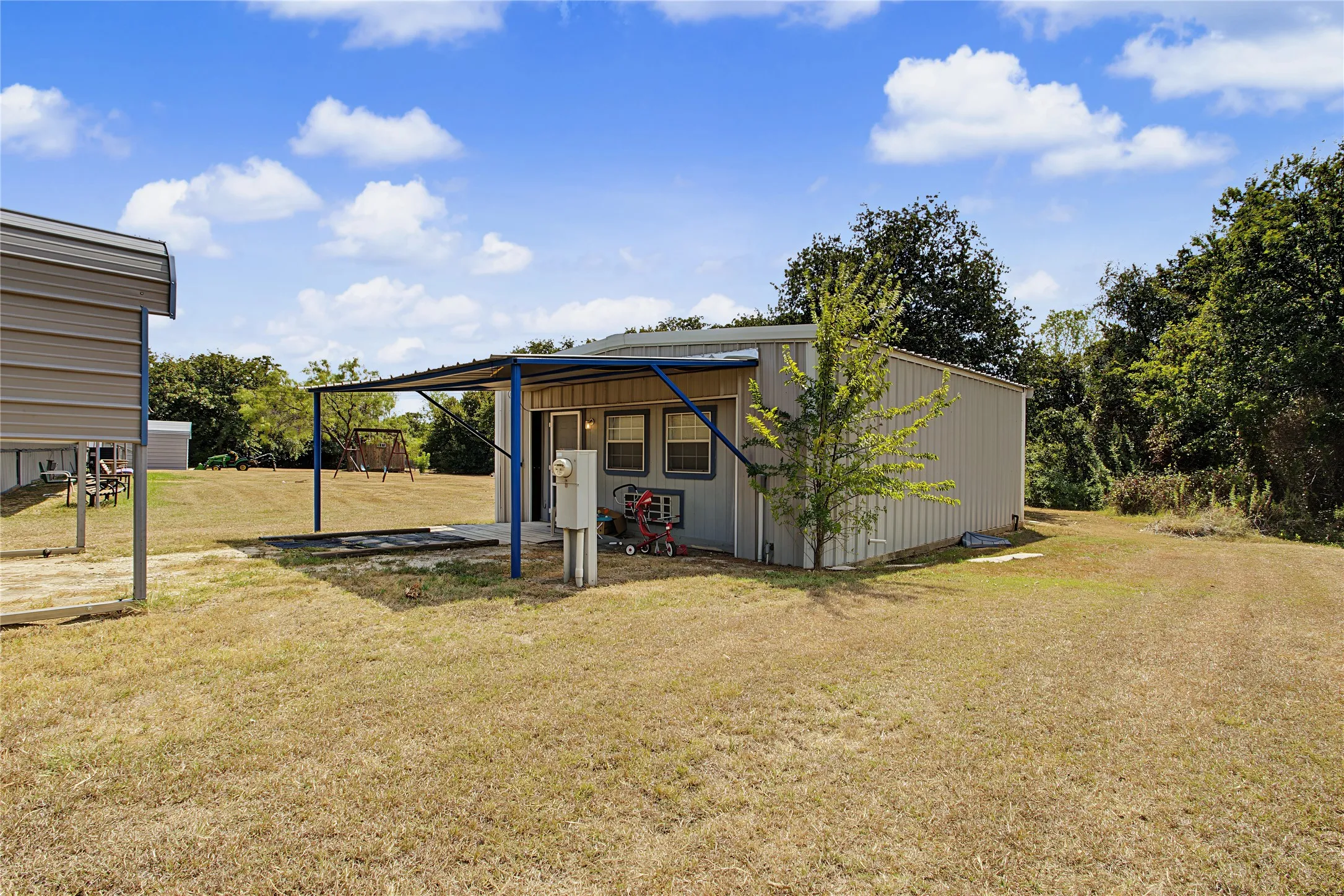 Single Family Residence For Sale in Johnson County , 6005 Vinery Lane, Joshua, Texas 76058, 3 Bedroom, 2 Bathroom, 2 Garage spaces, 2,692 Sqft, built in 2001, mls#21391421, Real Estate Agent in Joshua, Homes For Sale in Johnson county, Homes For Sale in Joshua, Realtor in Joshua Texas, Real Estate Brokerage Independent Realty Texas, Luminita Cordes Realtor