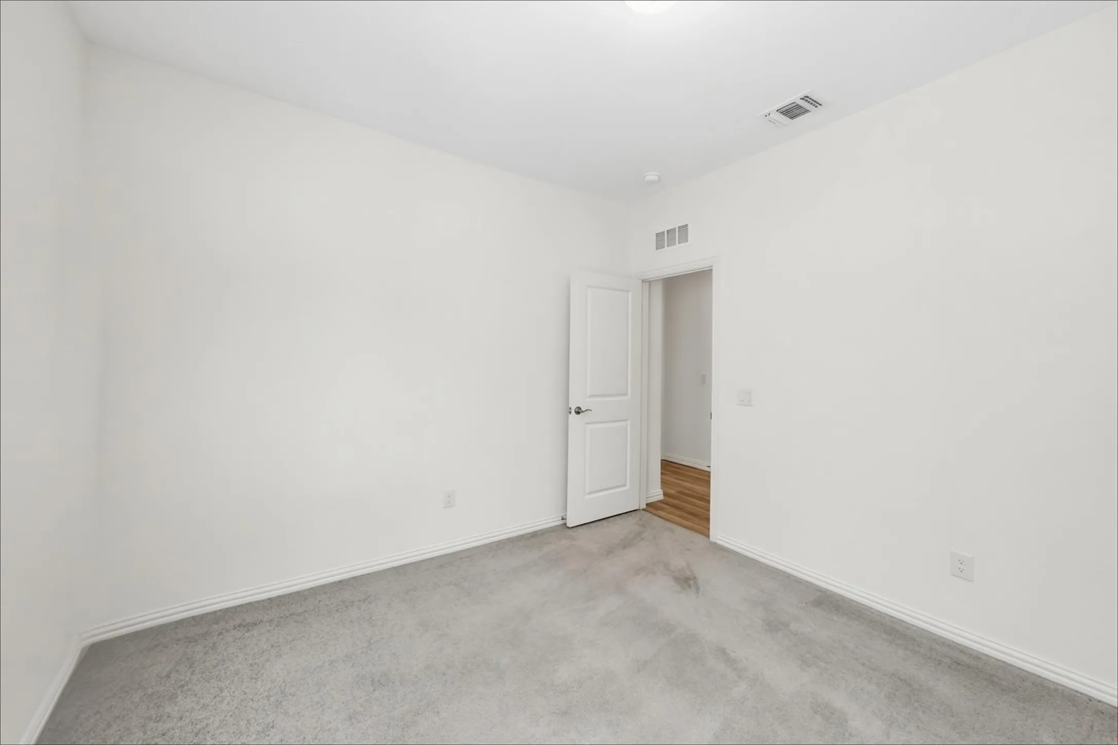 Single Family Residence For Rent in Tarrant County , 316 Rangars Ridge Place, Fort Worth, Texas 76120, 4 Bedroom, 3 Bathroom, 2 Garage spaces, 1,973 Sqft, built in 2023, mls#21394285, Real Estate Agent in Fort Worth, Homes For Rent in Tarrant county, Homes For Rent in Fort Worth, Realtor in Fort Worth Texas, Real Estate Brokerage Independent Realty Texas, Luminita Cordes Realtor