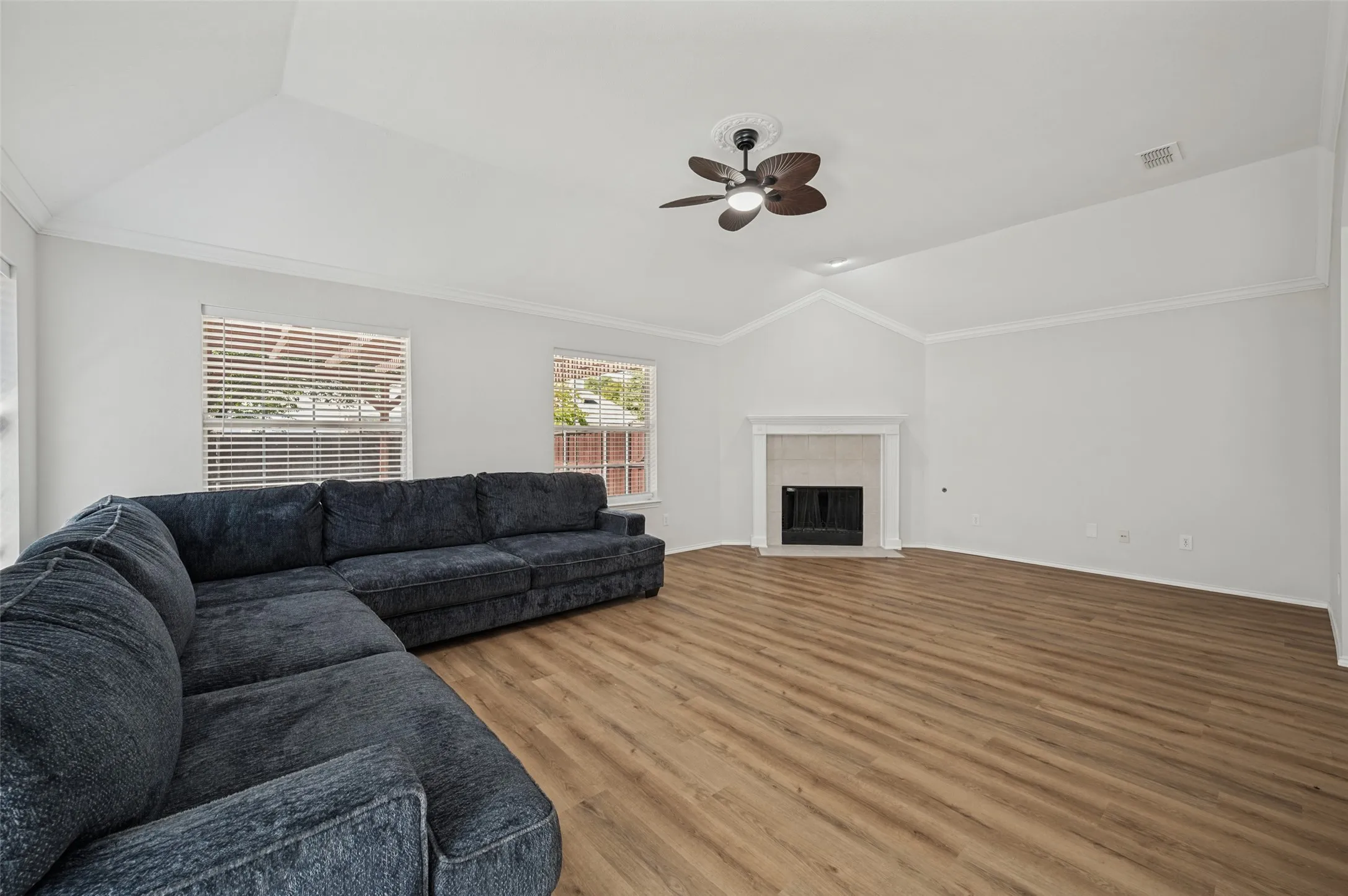 Single Family Residence For Rent in Collin County , 9109 Azinger Drive, Plano, Texas 75025, 4 Bedroom, 2 Bathroom, 2 Garage spaces, 1,984 Sqft, built in 1996, mls#21392646, Real Estate Agent in Plano, Homes For Rent in Collin county, Homes For Rent in Plano, Realtor in Plano Texas, Real Estate Brokerage Independent Realty Texas, Luminita Cordes Realtor