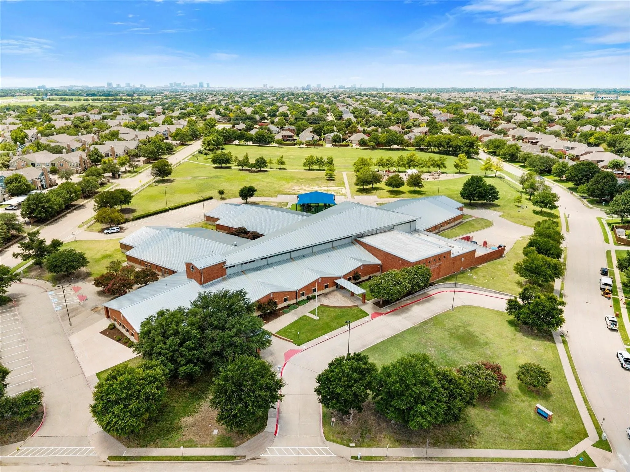Single Family Residence For Rent in Collin County , 9109 Azinger Drive, Plano, Texas 75025, 4 Bedroom, 2 Bathroom, 2 Garage spaces, 1,984 Sqft, built in 1996, mls#21392646, Real Estate Agent in Plano, Homes For Rent in Collin county, Homes For Rent in Plano, Realtor in Plano Texas, Real Estate Brokerage Independent Realty Texas, Luminita Cordes Realtor