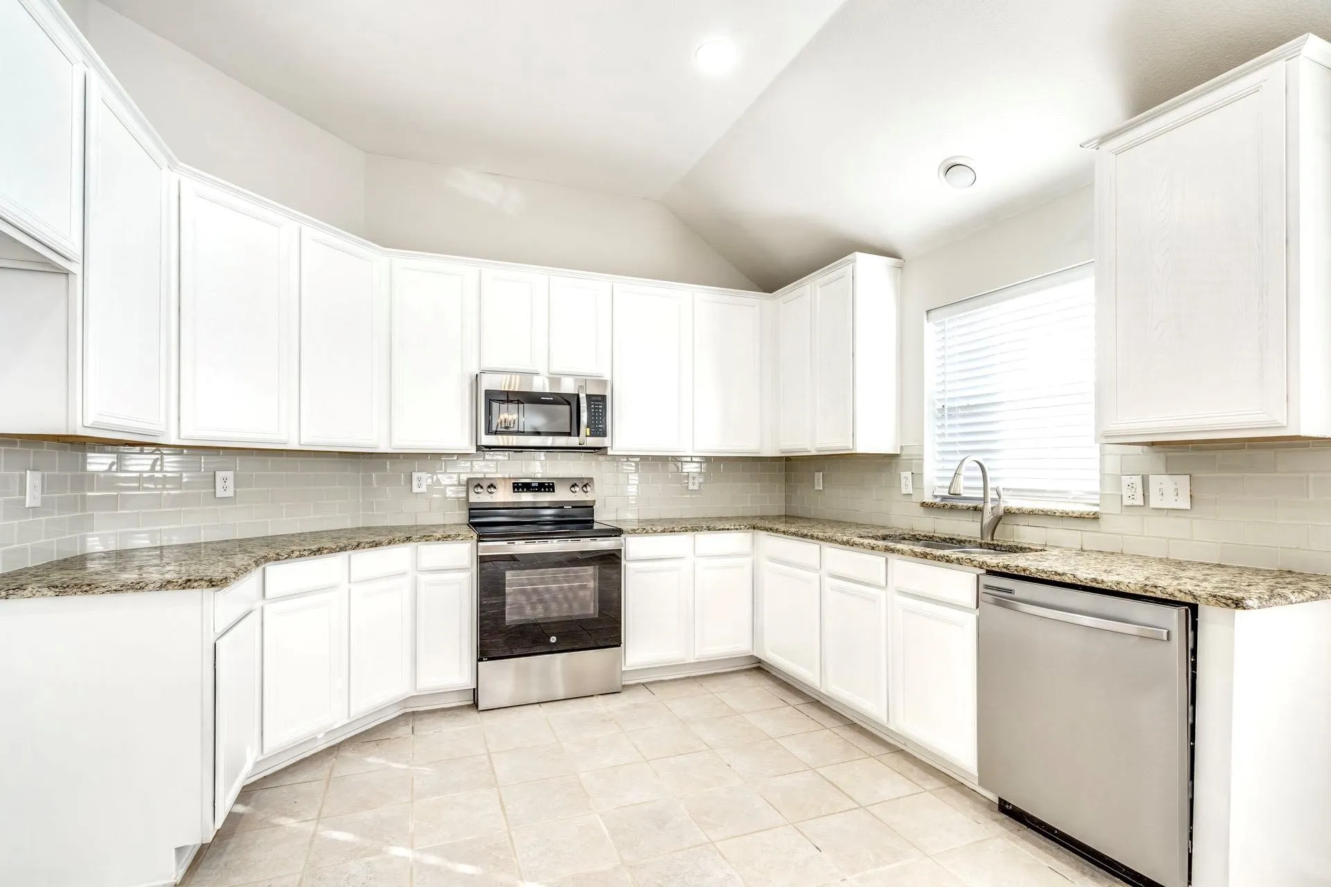 Single Family Residence For Rent in Collin County , 9109 Azinger Drive, Plano, Texas 75025, 4 Bedroom, 2 Bathroom, 2 Garage spaces, 1,984 Sqft, built in 1996, mls#21392646, Real Estate Agent in Plano, Homes For Rent in Collin county, Homes For Rent in Plano, Realtor in Plano Texas, Real Estate Brokerage Independent Realty Texas, Luminita Cordes Realtor