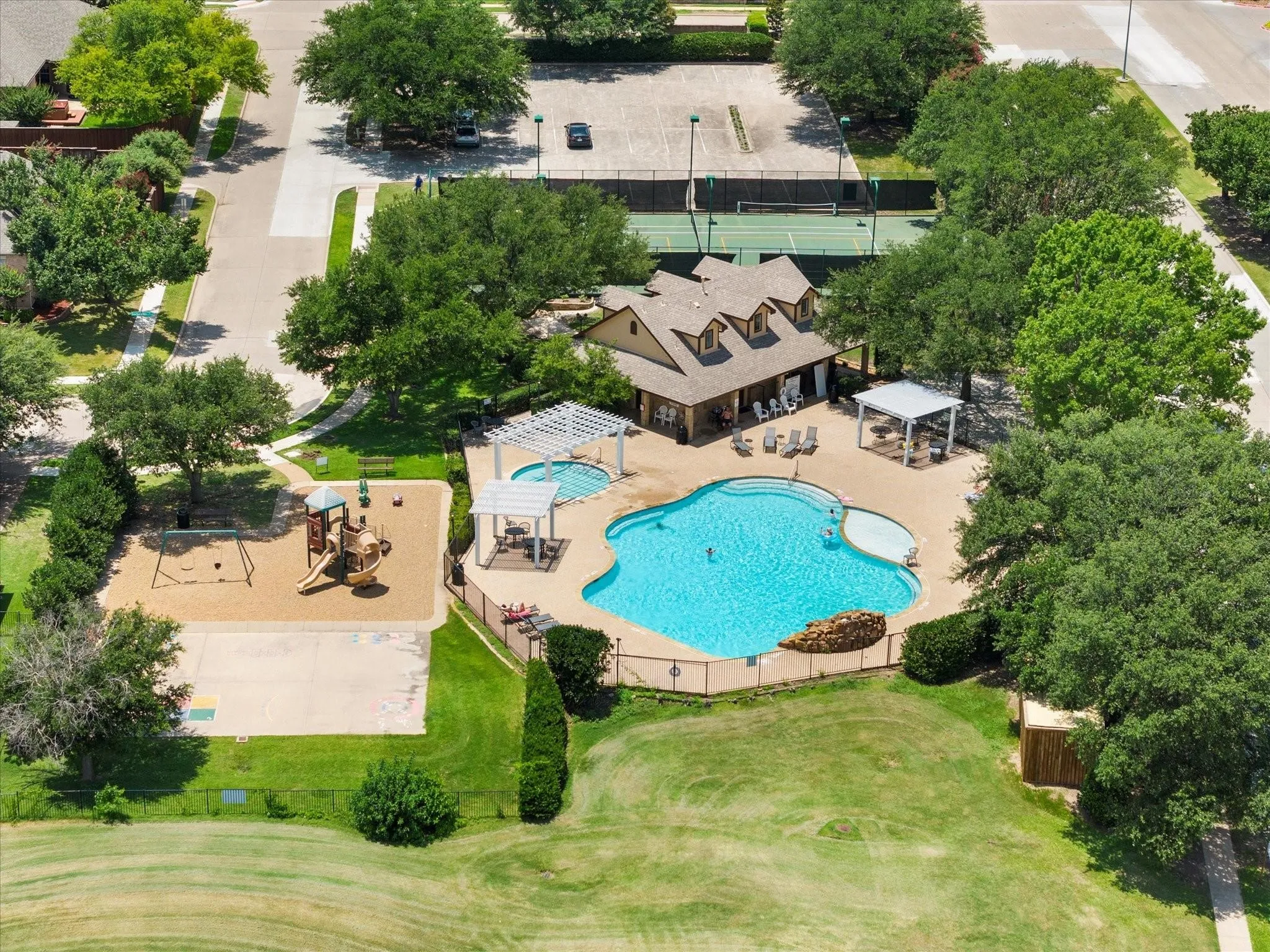 Single Family Residence For Rent in Collin County , 9109 Azinger Drive, Plano, Texas 75025, 4 Bedroom, 2 Bathroom, 2 Garage spaces, 1,984 Sqft, built in 1996, mls#21392646, Real Estate Agent in Plano, Homes For Rent in Collin county, Homes For Rent in Plano, Realtor in Plano Texas, Real Estate Brokerage Independent Realty Texas, Luminita Cordes Realtor