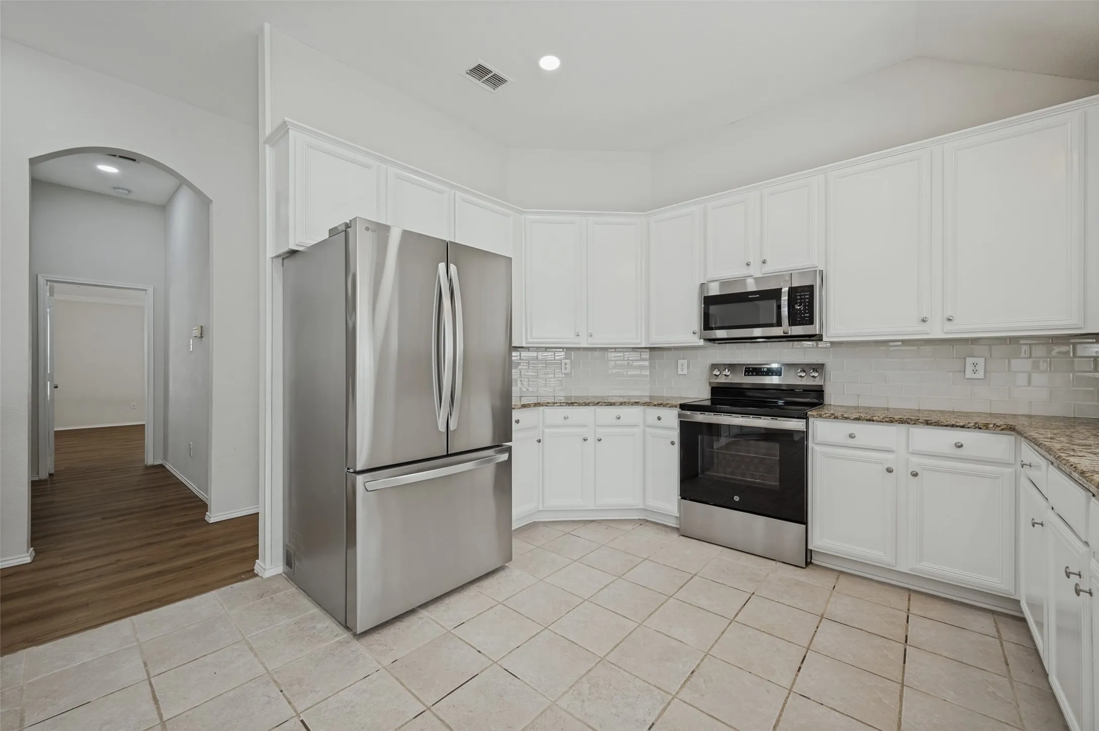 Single Family Residence For Rent in Collin County , 9109 Azinger Drive, Plano, Texas 75025, 4 Bedroom, 2 Bathroom, 2 Garage spaces, 1,984 Sqft, built in 1996, mls#21392646, Real Estate Agent in Plano, Homes For Rent in Collin county, Homes For Rent in Plano, Realtor in Plano Texas, Real Estate Brokerage Independent Realty Texas, Luminita Cordes Realtor