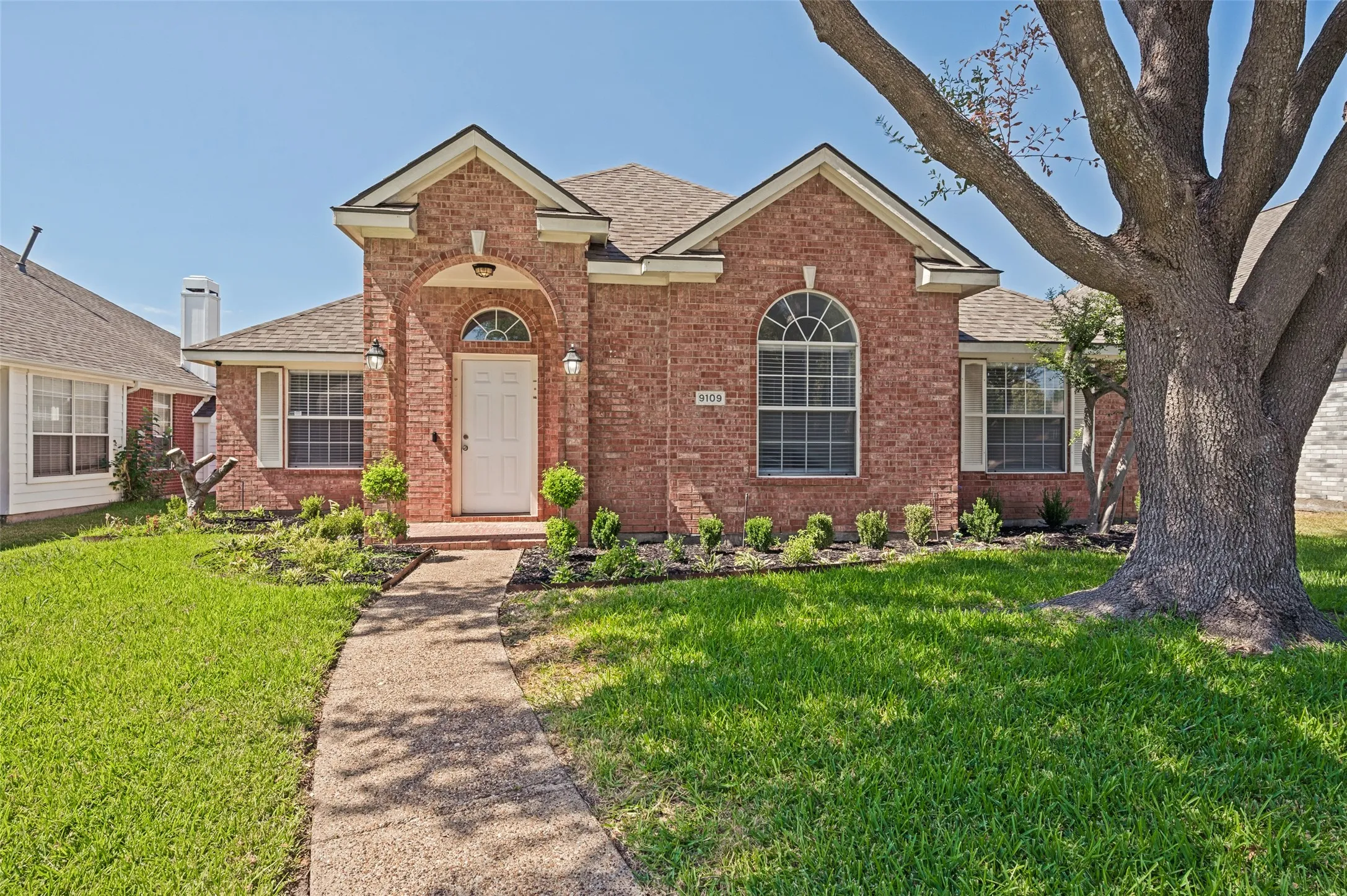 Single Family Residence For Rent in Collin County , 9109 Azinger Drive, Plano, Texas 75025, 4 Bedroom, 2 Bathroom, 2 Garage spaces, 1,984 Sqft, built in 1996, mls#21392646, Real Estate Agent in Plano, Homes For Rent in Collin county, Homes For Rent in Plano, Realtor in Plano Texas, Real Estate Brokerage Independent Realty Texas, Luminita Cordes Realtor