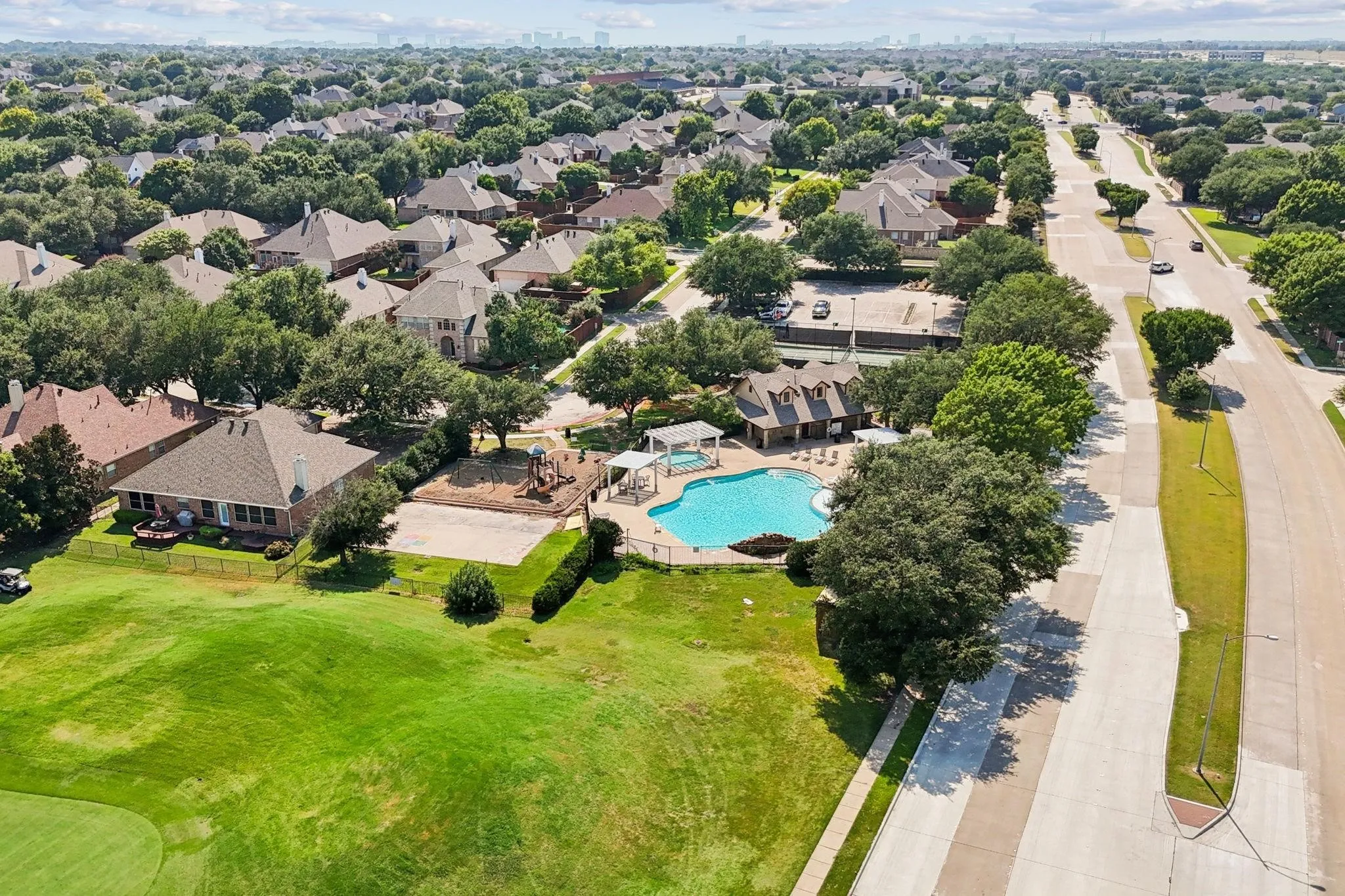 Single Family Residence For Rent in Collin County , 9109 Azinger Drive, Plano, Texas 75025, 4 Bedroom, 2 Bathroom, 2 Garage spaces, 1,984 Sqft, built in 1996, mls#21392646, Real Estate Agent in Plano, Homes For Rent in Collin county, Homes For Rent in Plano, Realtor in Plano Texas, Real Estate Brokerage Independent Realty Texas, Luminita Cordes Realtor