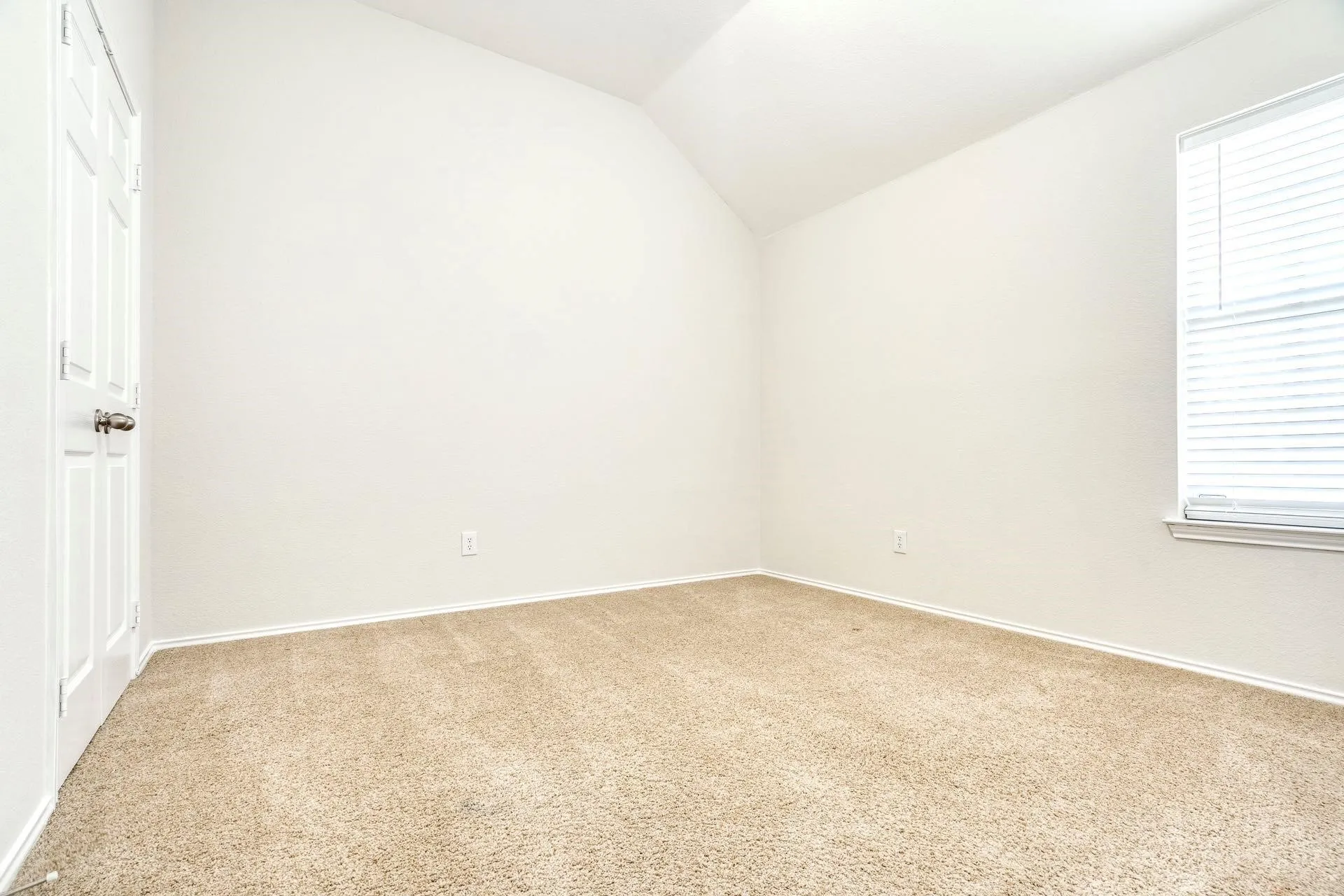 Single Family Residence For Rent in Collin County , 9109 Azinger Drive, Plano, Texas 75025, 4 Bedroom, 2 Bathroom, 2 Garage spaces, 1,984 Sqft, built in 1996, mls#21392646, Real Estate Agent in Plano, Homes For Rent in Collin county, Homes For Rent in Plano, Realtor in Plano Texas, Real Estate Brokerage Independent Realty Texas, Luminita Cordes Realtor