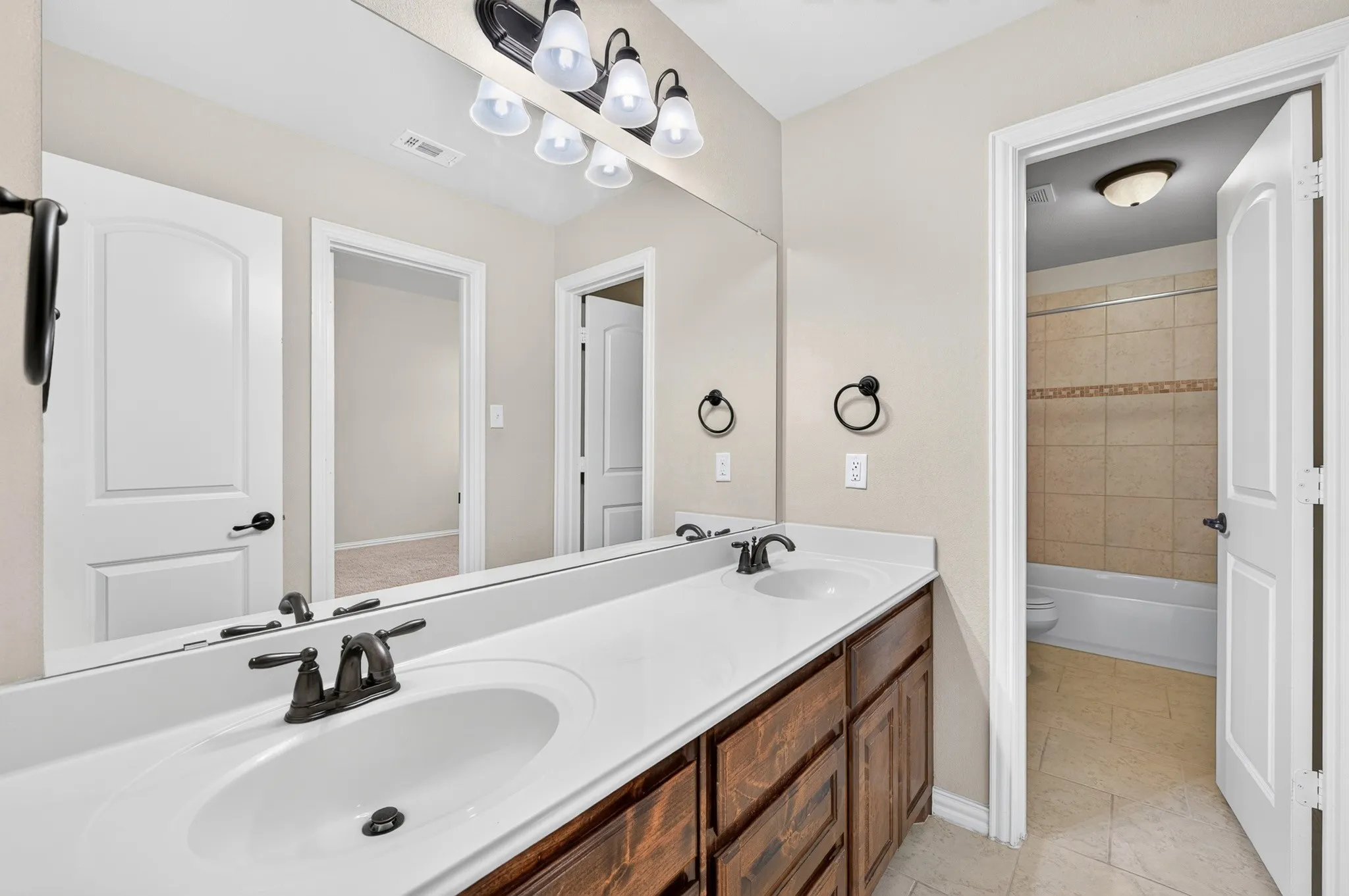 Single Family Residence For Sale in Collin County , 1108 Navajo Drive, Mc Kinney, Texas 75072, 5 Bedroom, 5 Bathroom, 3 Garage spaces, 4,301 Sqft, built in 2013, mls#21391899, Real Estate Agent in Mc Kinney, Homes For Sale in Collin county, Homes For Sale in Mc Kinney, Realtor in Mc Kinney Texas, Real Estate Brokerage Independent Realty Texas, Luminita Cordes Realtor