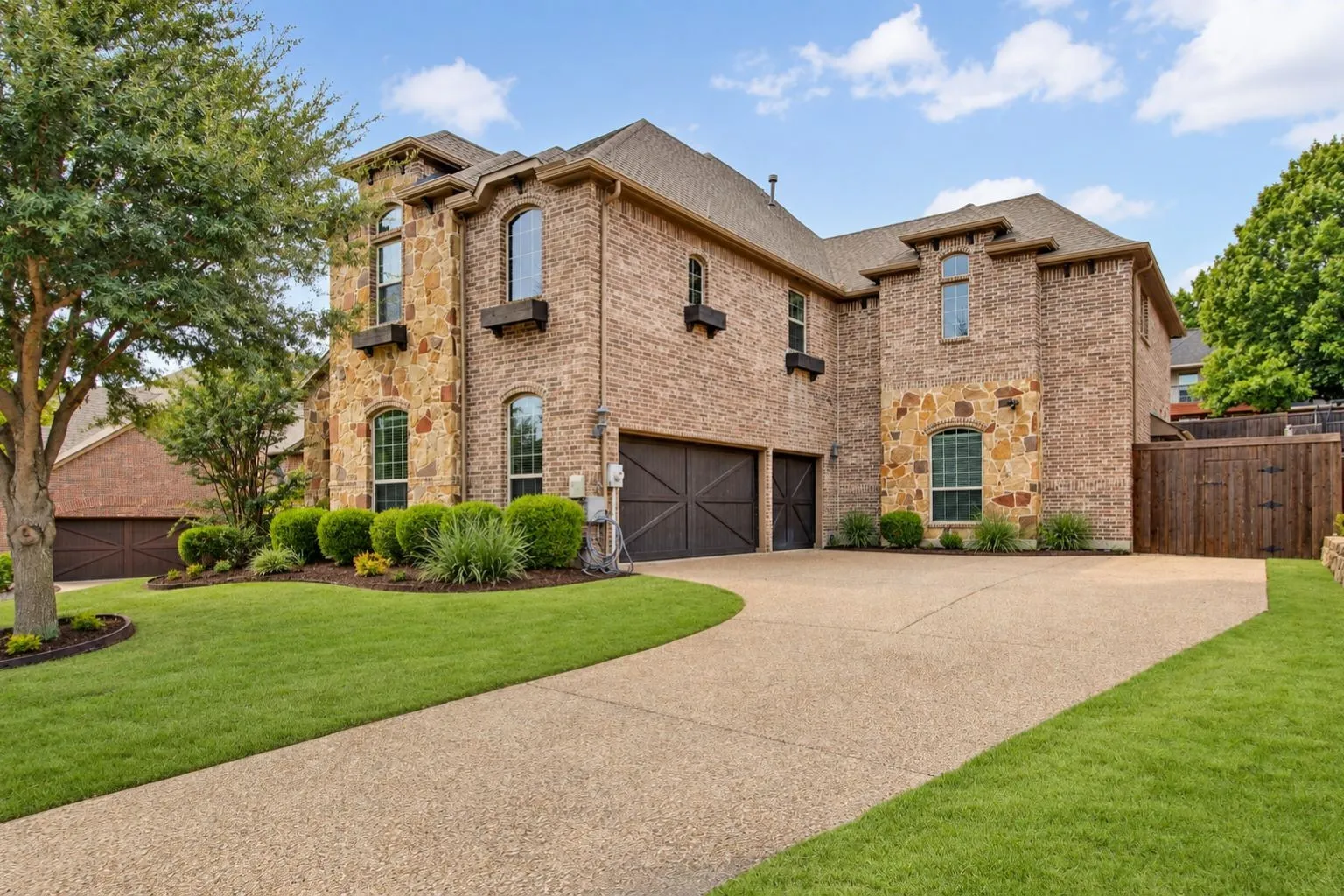 Single Family Residence For Sale in Collin County , 1108 Navajo Drive, Mc Kinney, Texas 75072, 5 Bedroom, 5 Bathroom, 3 Garage spaces, 4,301 Sqft, built in 2013, mls#21391899, Real Estate Agent in Mc Kinney, Homes For Sale in Collin county, Homes For Sale in Mc Kinney, Realtor in Mc Kinney Texas, Real Estate Brokerage Independent Realty Texas, Luminita Cordes Realtor