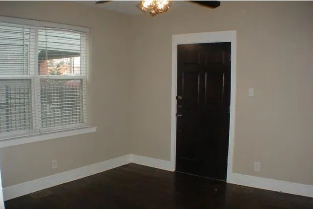 Apartment For Rent in Dallas County , 1122 N Zang Boulevard 102, Dallas, Texas 75203, 1 Bedroom, 1 Bathroom, Garage spaces, 800 Sqft, built in 1949, mls#21394288, Real Estate Agent in Dallas, Homes For Rent in Dallas county, Homes For Rent in Dallas, Realtor in Dallas Texas, Real Estate Brokerage Independent Realty Texas, Luminita Cordes Realtor