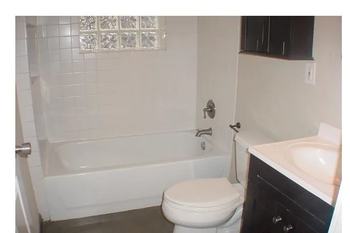 Apartment For Rent in Dallas County , 1122 N Zang Boulevard 102, Dallas, Texas 75203, 1 Bedroom, 1 Bathroom, Garage spaces, 800 Sqft, built in 1949, mls#21394288, Real Estate Agent in Dallas, Homes For Rent in Dallas county, Homes For Rent in Dallas, Realtor in Dallas Texas, Real Estate Brokerage Independent Realty Texas, Luminita Cordes Realtor