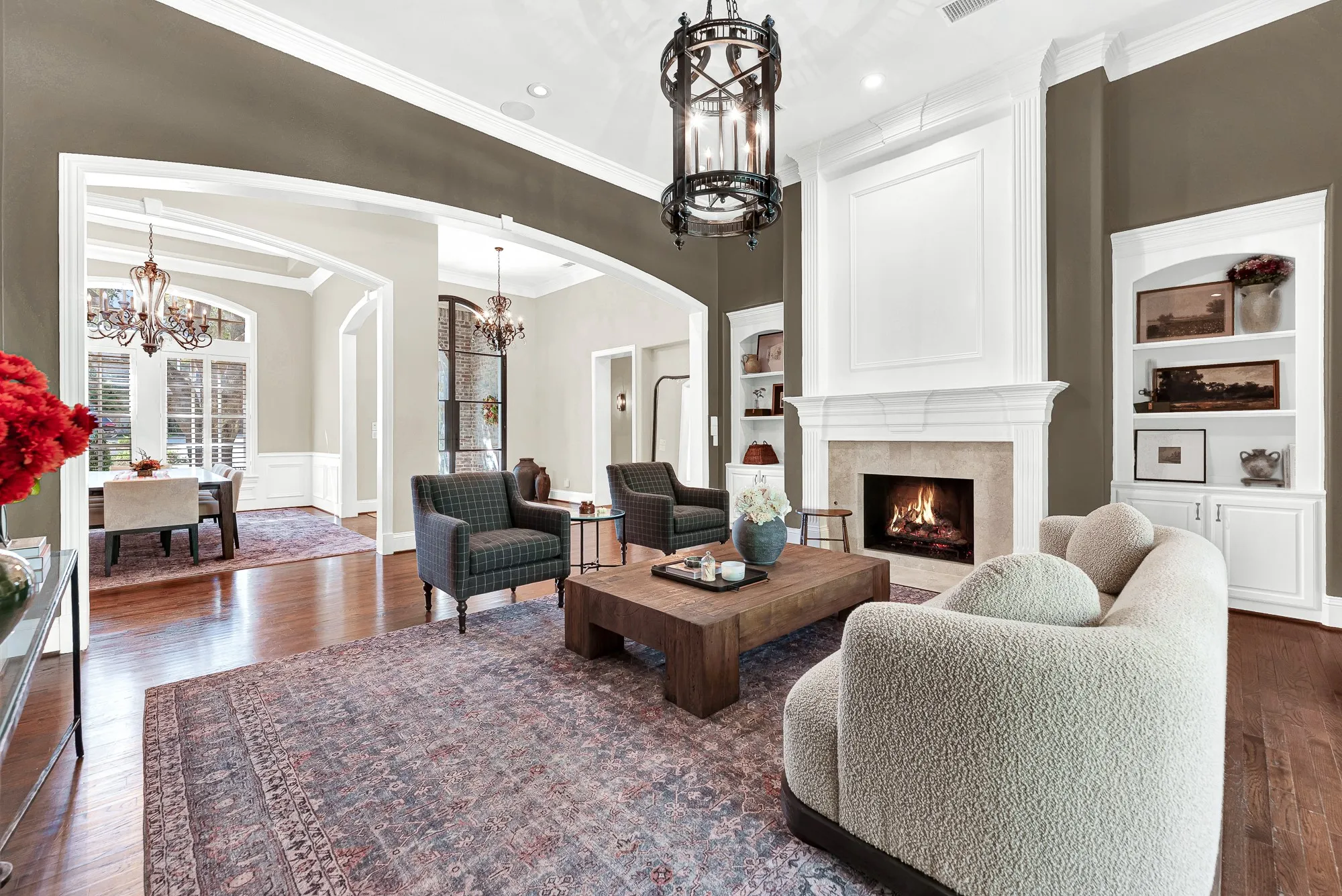 A dramatic wide archway effortlessly connects the living area to surrounding wings, bathing every corner in balanced natural light. It’s easy to envision welcoming friends for effortless weekend gatherings that flow naturally from room to room.