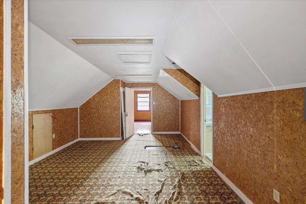 Single Family Residence For Sale in Navarro County , 2900 State Highway 22, Corsicana, Texas 75110, 3 Bedroom, 2 Bathroom, 2 Garage spaces, 2,840 Sqft, built in 1920, mls#21391830, Real Estate Agent in Corsicana, Homes For Sale in Navarro county, Homes For Sale in Corsicana, Realtor in Corsicana Texas, Real Estate Brokerage Independent Realty Texas, Luminita Cordes Realtor