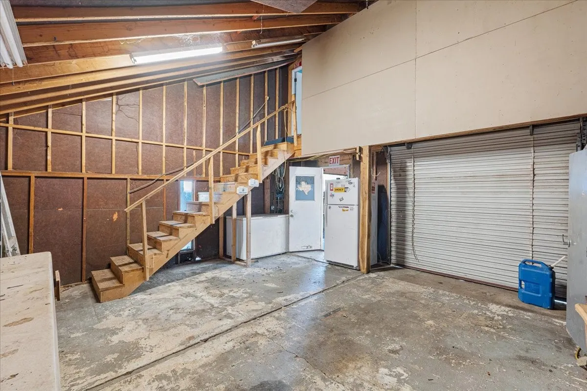 Single Family Residence For Sale in Navarro County , 2900 State Highway 22, Corsicana, Texas 75110, 3 Bedroom, 2 Bathroom, 2 Garage spaces, 2,840 Sqft, built in 1920, mls#21391830, Real Estate Agent in Corsicana, Homes For Sale in Navarro county, Homes For Sale in Corsicana, Realtor in Corsicana Texas, Real Estate Brokerage Independent Realty Texas, Luminita Cordes Realtor