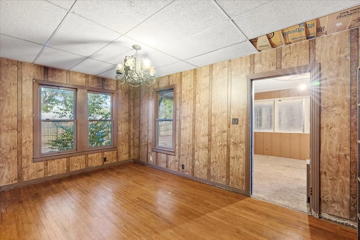 Single Family Residence For Sale in Navarro County , 2900 State Highway 22, Corsicana, Texas 75110, 3 Bedroom, 2 Bathroom, 2 Garage spaces, 2,840 Sqft, built in 1920, mls#21391830, Real Estate Agent in Corsicana, Homes For Sale in Navarro county, Homes For Sale in Corsicana, Realtor in Corsicana Texas, Real Estate Brokerage Independent Realty Texas, Luminita Cordes Realtor