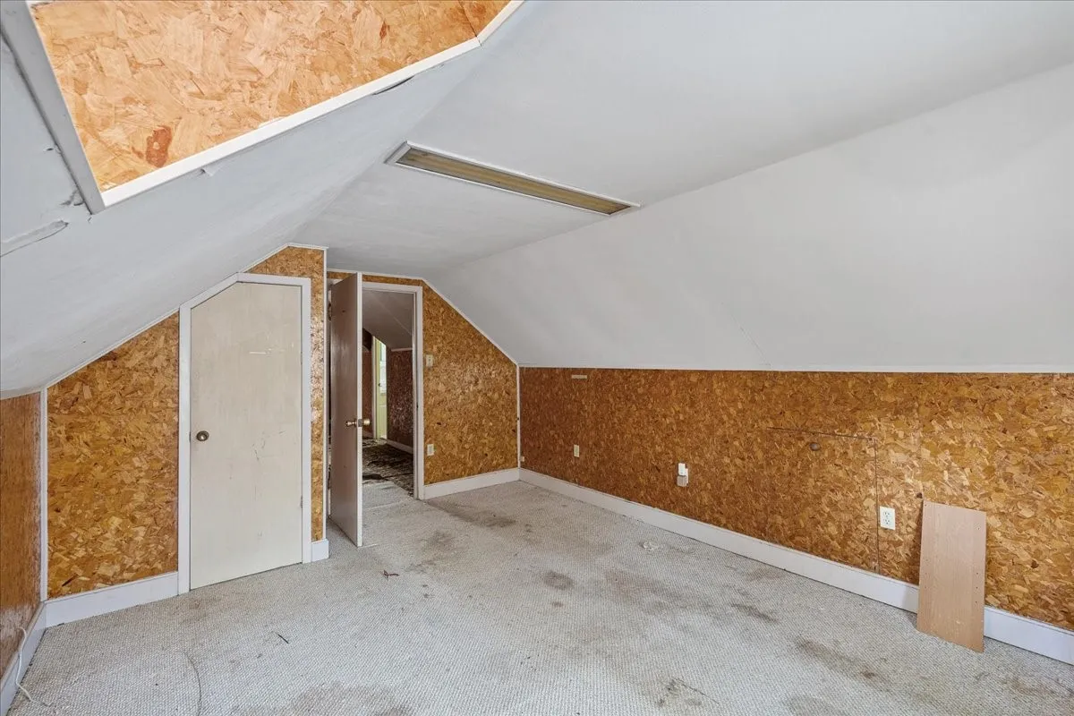 Single Family Residence For Sale in Navarro County , 2900 State Highway 22, Corsicana, Texas 75110, 3 Bedroom, 2 Bathroom, 2 Garage spaces, 2,840 Sqft, built in 1920, mls#21391830, Real Estate Agent in Corsicana, Homes For Sale in Navarro county, Homes For Sale in Corsicana, Realtor in Corsicana Texas, Real Estate Brokerage Independent Realty Texas, Luminita Cordes Realtor