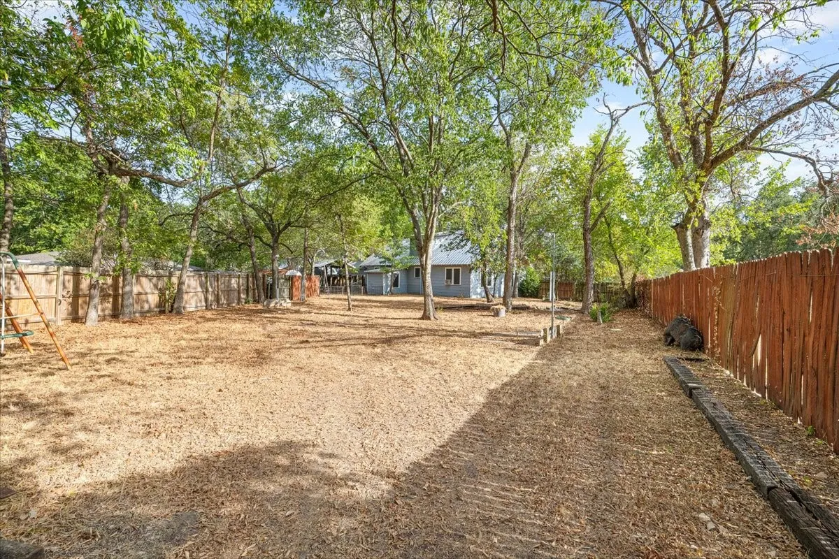 Single Family Residence For Sale in Navarro County , 2900 State Highway 22, Corsicana, Texas 75110, 3 Bedroom, 2 Bathroom, 2 Garage spaces, 2,840 Sqft, built in 1920, mls#21391830, Real Estate Agent in Corsicana, Homes For Sale in Navarro county, Homes For Sale in Corsicana, Realtor in Corsicana Texas, Real Estate Brokerage Independent Realty Texas, Luminita Cordes Realtor
