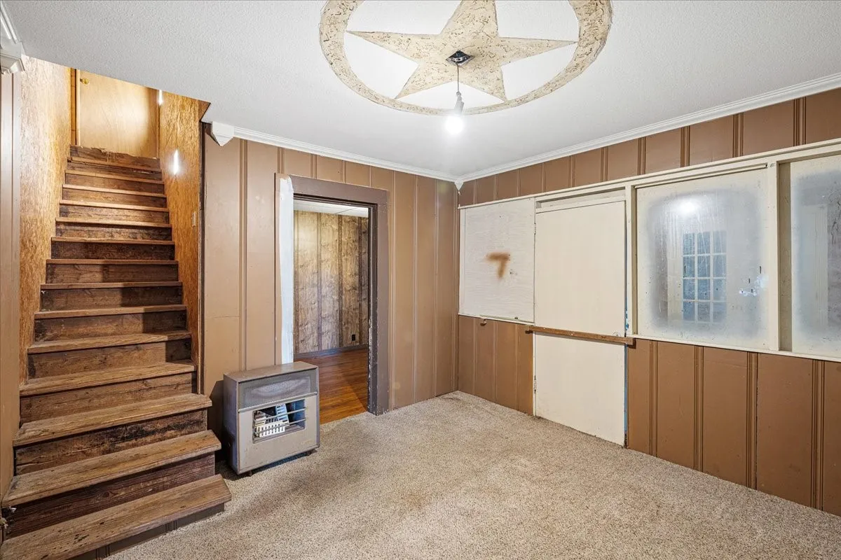 Single Family Residence For Sale in Navarro County , 2900 State Highway 22, Corsicana, Texas 75110, 3 Bedroom, 2 Bathroom, 2 Garage spaces, 2,840 Sqft, built in 1920, mls#21391830, Real Estate Agent in Corsicana, Homes For Sale in Navarro county, Homes For Sale in Corsicana, Realtor in Corsicana Texas, Real Estate Brokerage Independent Realty Texas, Luminita Cordes Realtor