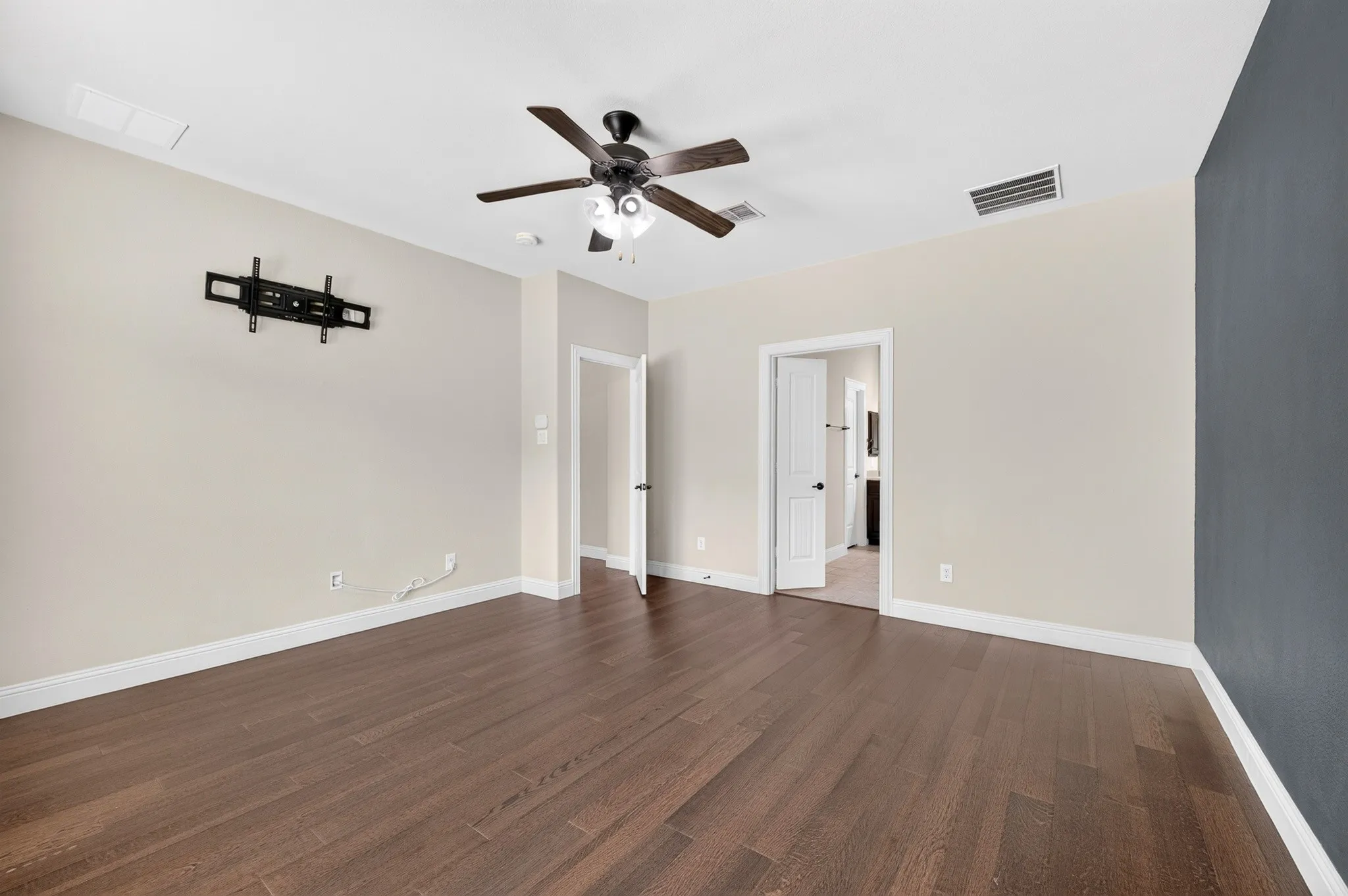 Single Family Residence For Sale in Collin County , 13775 Blackwolf Run Trail, Frisco, Texas 75035, 4 Bedroom, 3 Bathroom, 2 Garage spaces, 2,503 Sqft, built in 2013, mls#21394015, Real Estate Agent in Frisco, Homes For Sale in Collin county, Homes For Sale in Frisco, Realtor in Frisco Texas, Real Estate Brokerage Independent Realty Texas, Luminita Cordes Realtor