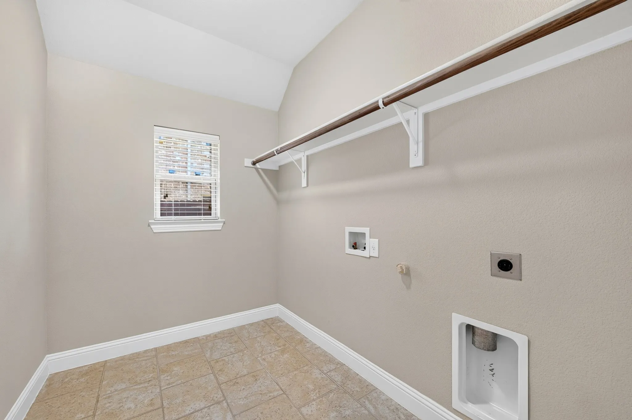 Single Family Residence For Sale in Collin County , 13775 Blackwolf Run Trail, Frisco, Texas 75035, 4 Bedroom, 3 Bathroom, 2 Garage spaces, 2,503 Sqft, built in 2013, mls#21394015, Real Estate Agent in Frisco, Homes For Sale in Collin county, Homes For Sale in Frisco, Realtor in Frisco Texas, Real Estate Brokerage Independent Realty Texas, Luminita Cordes Realtor