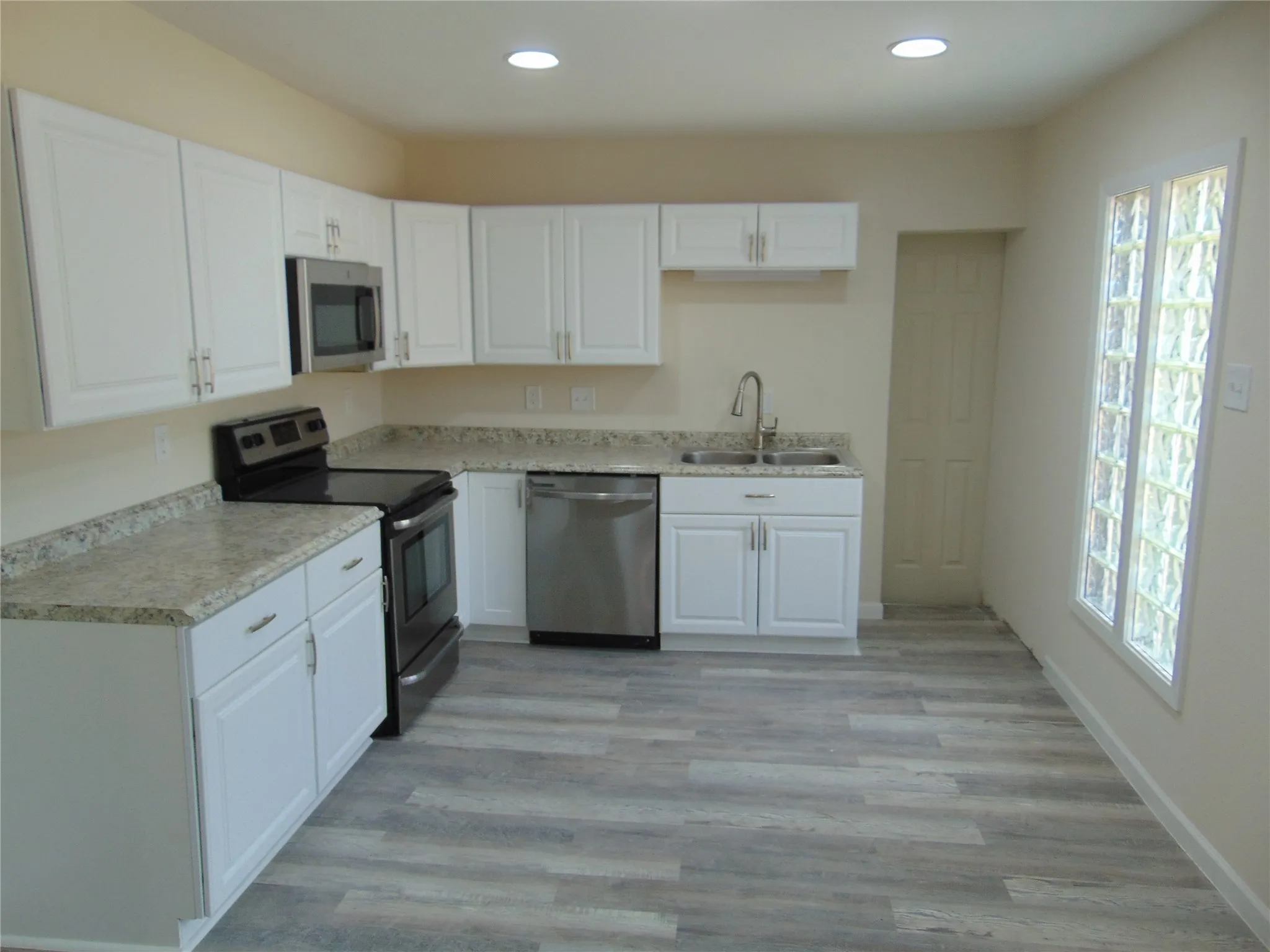 Single Family Residence For Sale in Dallas County , 704 La Fonda Circle, Seagoville, Texas 75159, 4 Bedroom, 2 Bathroom, Garage spaces, 1,432 Sqft, built in 1972, mls#21370409, Real Estate Agent in Seagoville, Homes For Sale in Dallas county, Homes For Sale in Seagoville, Realtor in Seagoville Texas, Real Estate Brokerage Independent Realty Texas, Luminita Cordes Realtor