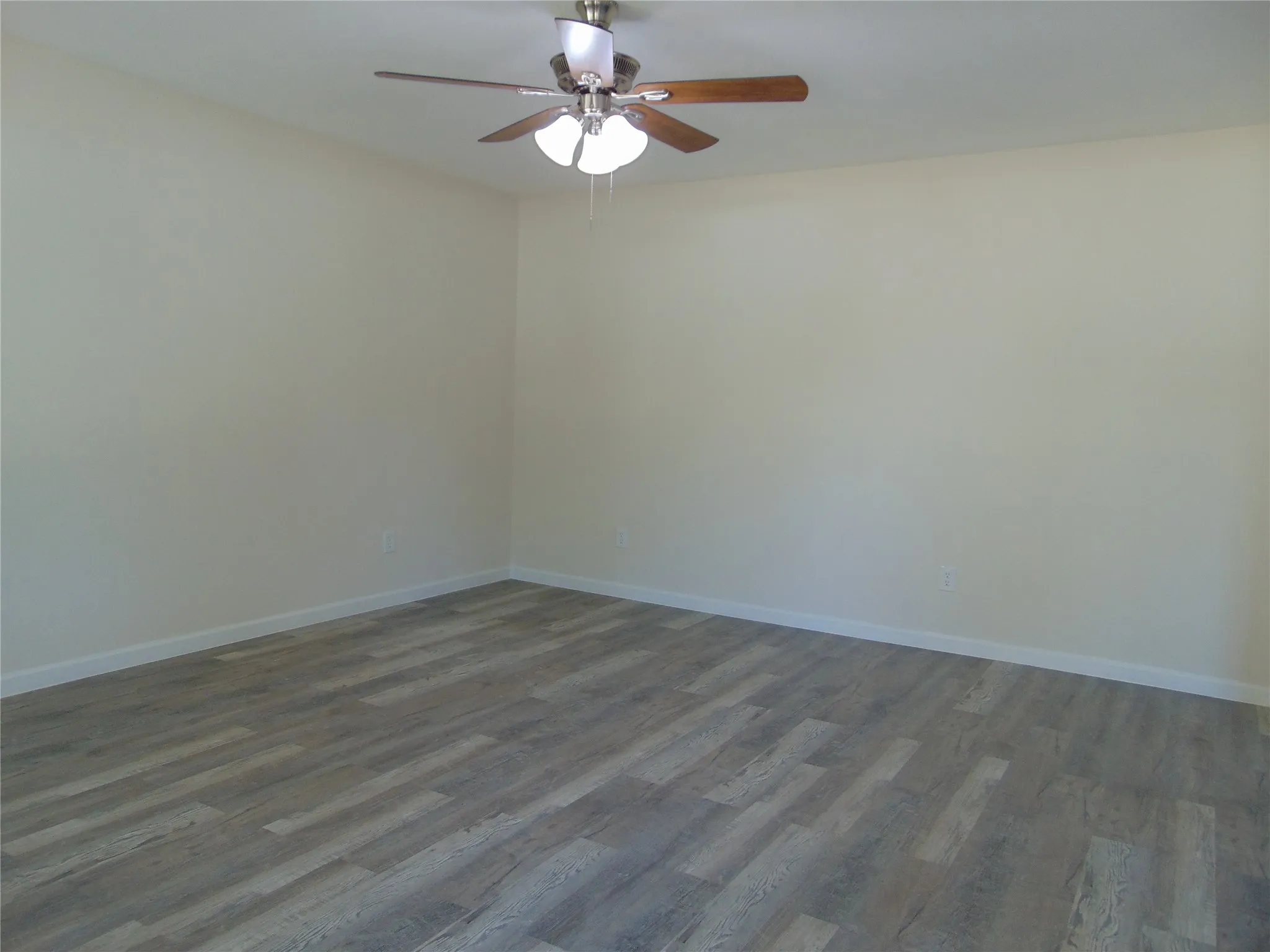 Single Family Residence For Sale in Dallas County , 704 La Fonda Circle, Seagoville, Texas 75159, 4 Bedroom, 2 Bathroom, Garage spaces, 1,432 Sqft, built in 1972, mls#21370409, Real Estate Agent in Seagoville, Homes For Sale in Dallas county, Homes For Sale in Seagoville, Realtor in Seagoville Texas, Real Estate Brokerage Independent Realty Texas, Luminita Cordes Realtor