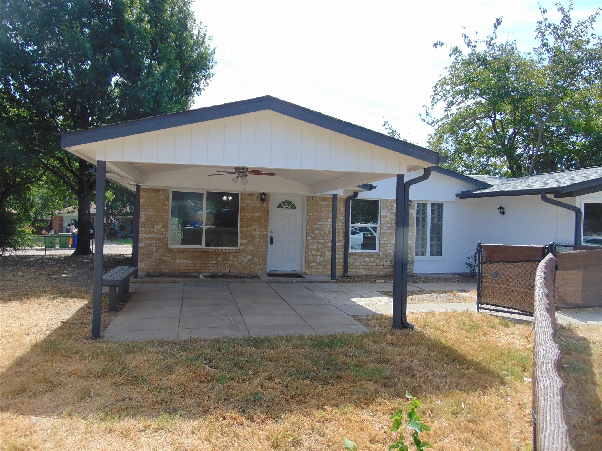 Single Family Residence For Sale in Dallas County , 704 La Fonda Circle, Seagoville, Texas 75159, 4 Bedroom, 2 Bathroom, Garage spaces, 1,432 Sqft, built in 1972, mls#21370409, Real Estate Agent in Seagoville, Homes For Sale in Dallas county, Homes For Sale in Seagoville, Realtor in Seagoville Texas, Real Estate Brokerage Independent Realty Texas, Luminita Cordes Realtor