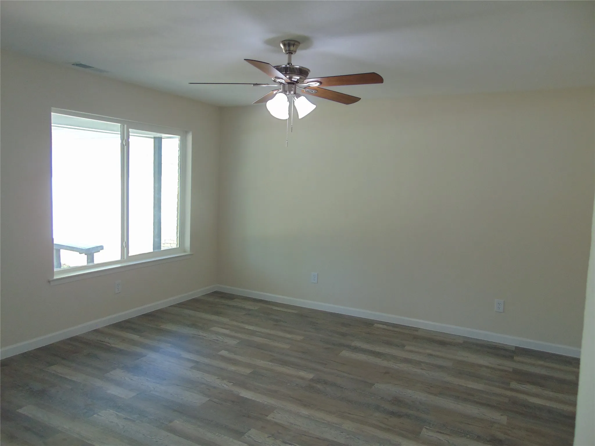 Single Family Residence For Sale in Dallas County , 704 La Fonda Circle, Seagoville, Texas 75159, 4 Bedroom, 2 Bathroom, Garage spaces, 1,432 Sqft, built in 1972, mls#21370409, Real Estate Agent in Seagoville, Homes For Sale in Dallas county, Homes For Sale in Seagoville, Realtor in Seagoville Texas, Real Estate Brokerage Independent Realty Texas, Luminita Cordes Realtor