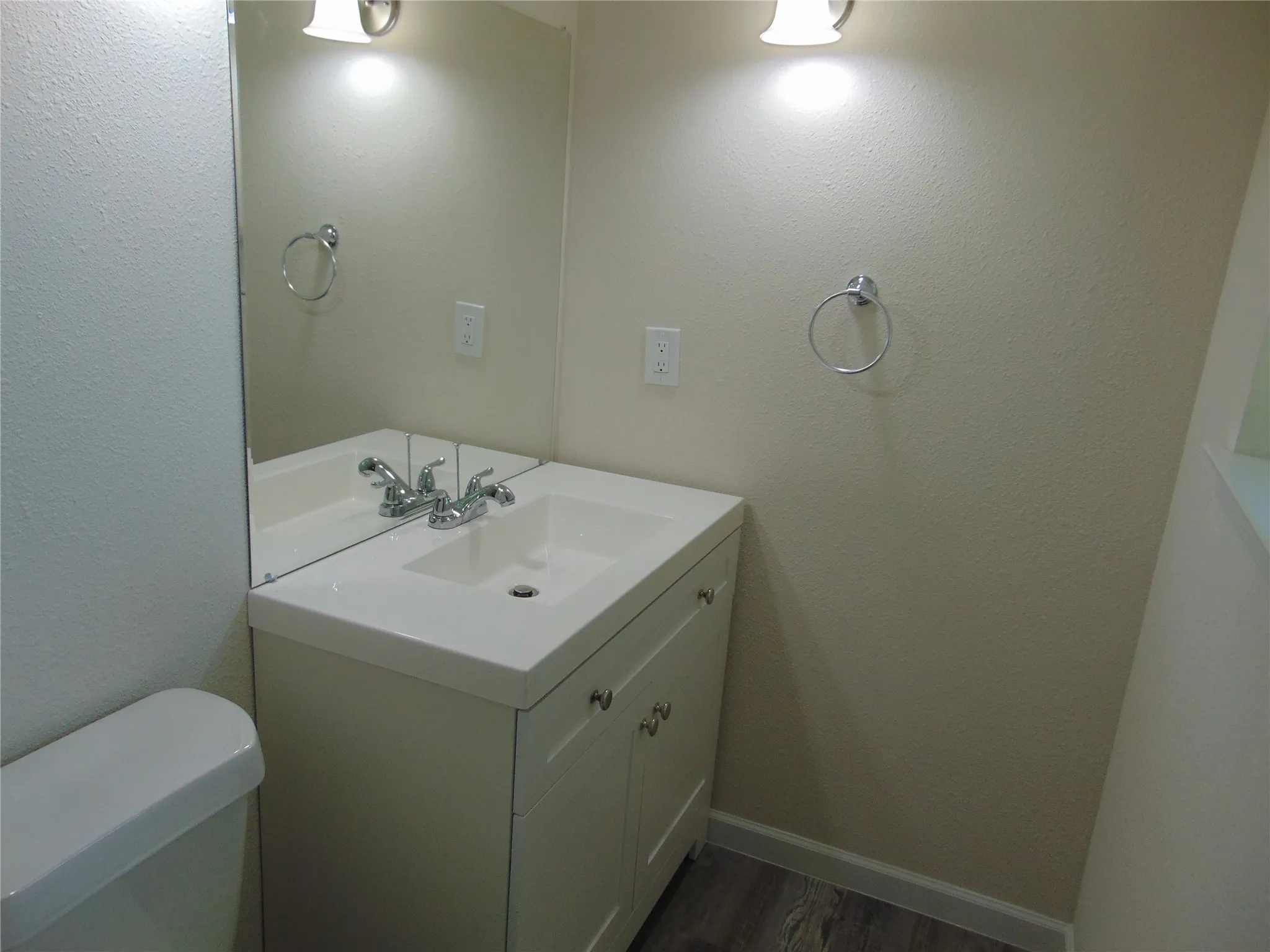 Single Family Residence For Sale in Dallas County , 704 La Fonda Circle, Seagoville, Texas 75159, 4 Bedroom, 2 Bathroom, Garage spaces, 1,432 Sqft, built in 1972, mls#21370409, Real Estate Agent in Seagoville, Homes For Sale in Dallas county, Homes For Sale in Seagoville, Realtor in Seagoville Texas, Real Estate Brokerage Independent Realty Texas, Luminita Cordes Realtor