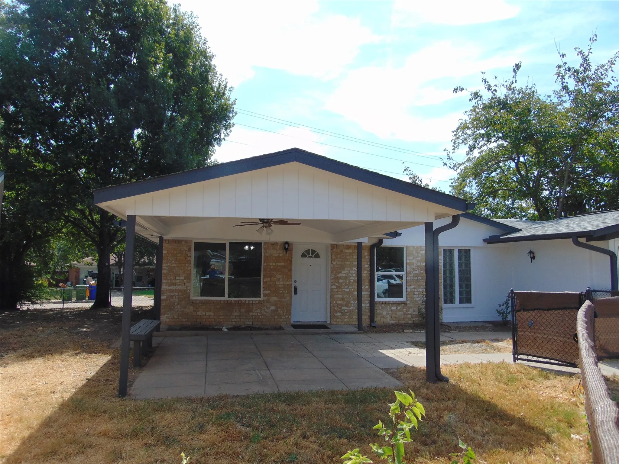 Single Family Residence For Sale in Dallas County , 704 La Fonda Circle, Seagoville, Texas 75159, 4 Bedroom, 2 Bathroom, Garage spaces, 1,432 Sqft, built in 1972, mls#21370409, Real Estate Agent in Seagoville, Homes For Sale in Dallas county, Homes For Sale in Seagoville, Realtor in Seagoville Texas, Real Estate Brokerage Independent Realty Texas, Luminita Cordes Realtor