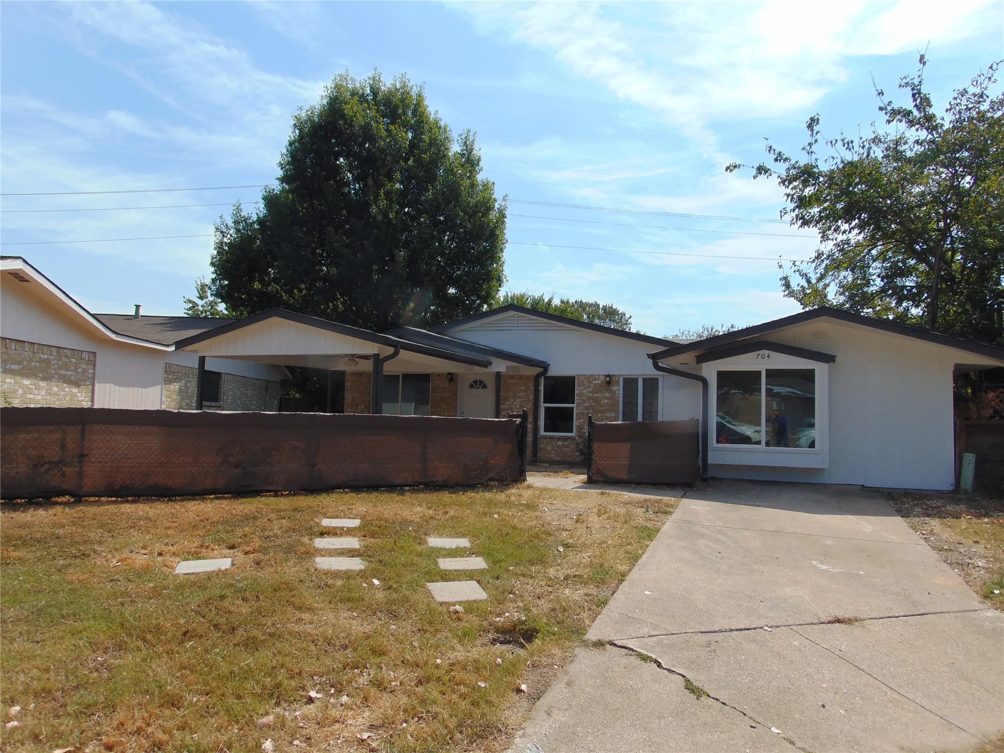 Single Family Residence For Sale in Dallas County , 704 La Fonda Circle, Seagoville, Texas 75159, 4 Bedroom, 2 Bathroom, Garage spaces, 1,432 Sqft, built in 1972, mls#21370409, Real Estate Agent in Seagoville, Homes For Sale in Dallas county, Homes For Sale in Seagoville, Realtor in Seagoville Texas, Real Estate Brokerage Independent Realty Texas, Luminita Cordes Realtor