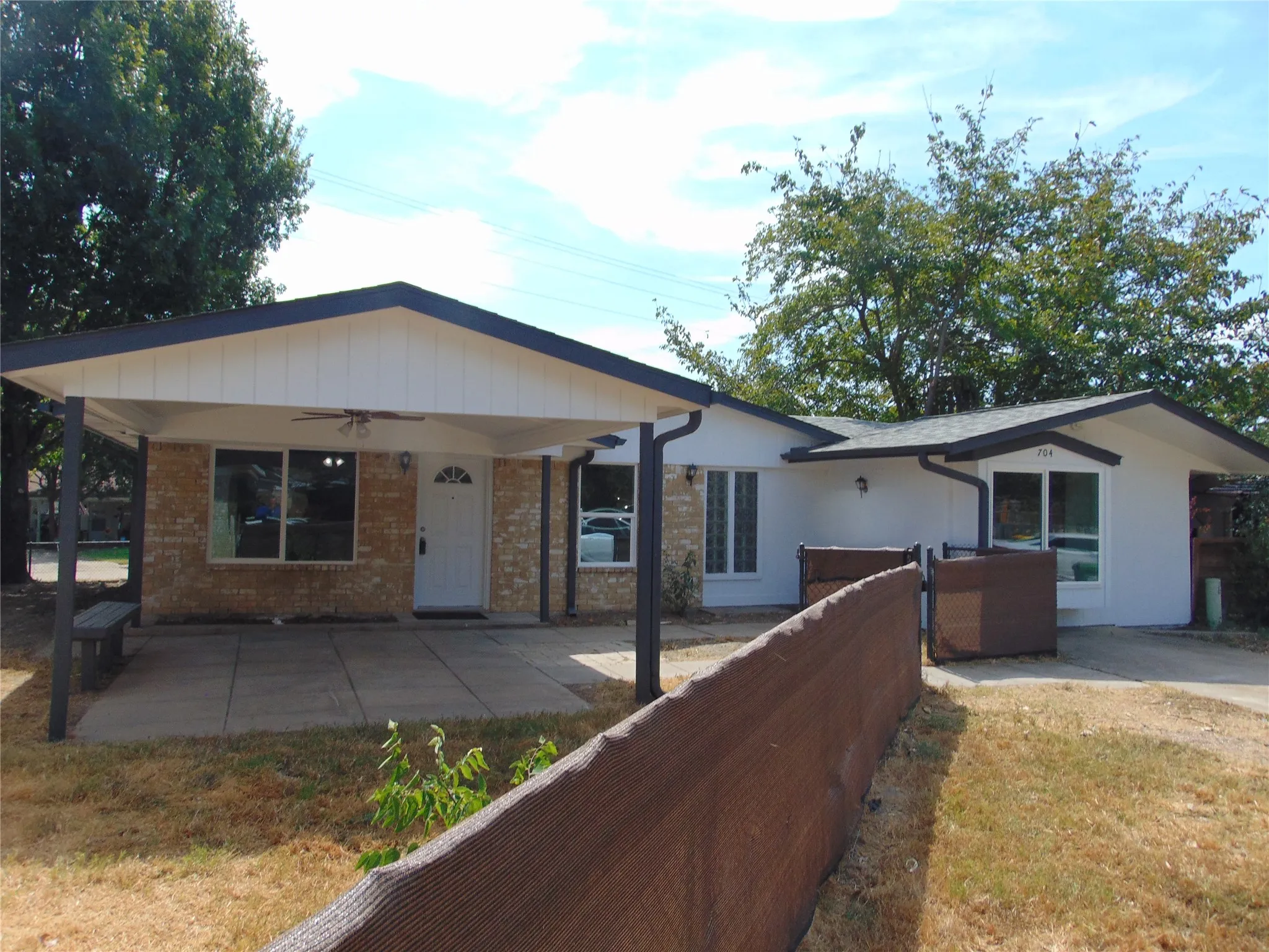 Single Family Residence For Sale in Dallas County , 704 La Fonda Circle, Seagoville, Texas 75159, 4 Bedroom, 2 Bathroom, Garage spaces, 1,432 Sqft, built in 1972, mls#21370409, Real Estate Agent in Seagoville, Homes For Sale in Dallas county, Homes For Sale in Seagoville, Realtor in Seagoville Texas, Real Estate Brokerage Independent Realty Texas, Luminita Cordes Realtor