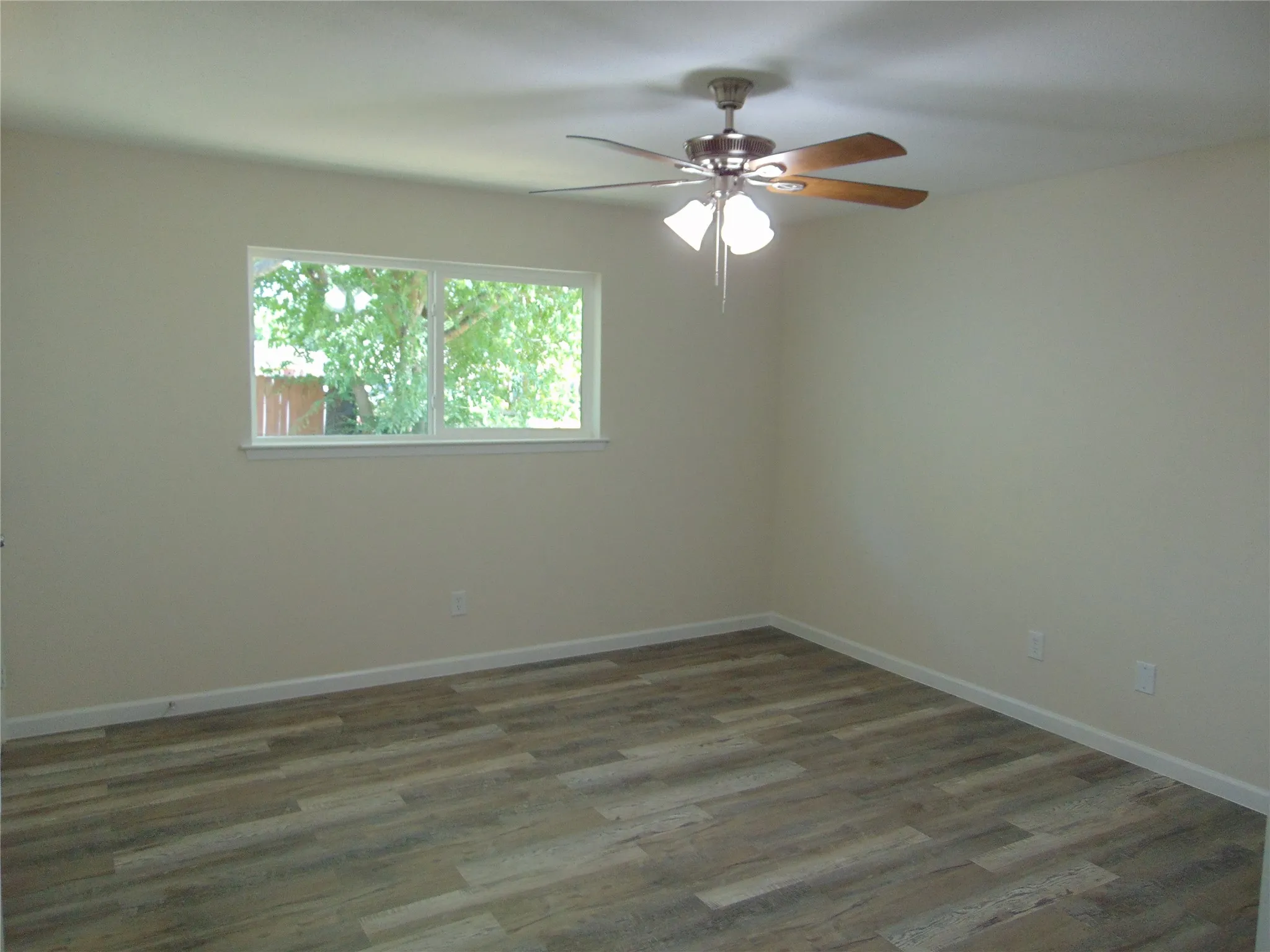 Single Family Residence For Sale in Dallas County , 704 La Fonda Circle, Seagoville, Texas 75159, 4 Bedroom, 2 Bathroom, Garage spaces, 1,432 Sqft, built in 1972, mls#21370409, Real Estate Agent in Seagoville, Homes For Sale in Dallas county, Homes For Sale in Seagoville, Realtor in Seagoville Texas, Real Estate Brokerage Independent Realty Texas, Luminita Cordes Realtor