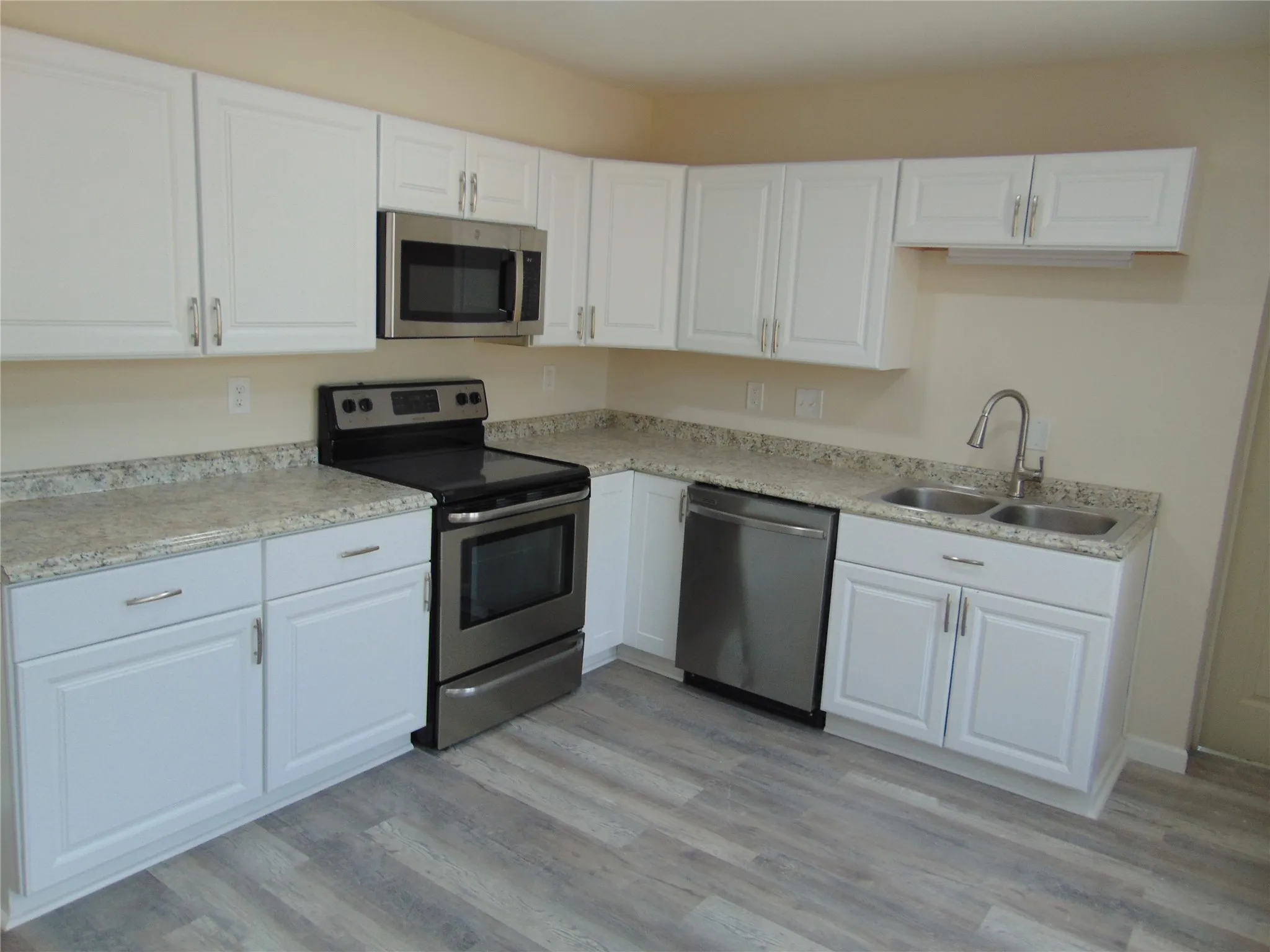 Single Family Residence For Sale in Dallas County , 704 La Fonda Circle, Seagoville, Texas 75159, 4 Bedroom, 2 Bathroom, Garage spaces, 1,432 Sqft, built in 1972, mls#21370409, Real Estate Agent in Seagoville, Homes For Sale in Dallas county, Homes For Sale in Seagoville, Realtor in Seagoville Texas, Real Estate Brokerage Independent Realty Texas, Luminita Cordes Realtor
