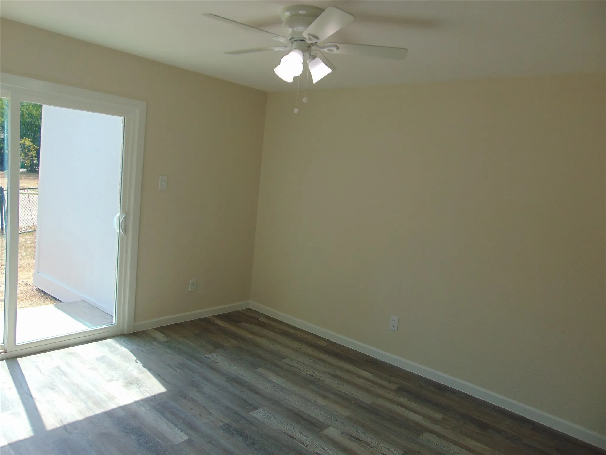 Single Family Residence For Sale in Dallas County , 704 La Fonda Circle, Seagoville, Texas 75159, 4 Bedroom, 2 Bathroom, Garage spaces, 1,432 Sqft, built in 1972, mls#21370409, Real Estate Agent in Seagoville, Homes For Sale in Dallas county, Homes For Sale in Seagoville, Realtor in Seagoville Texas, Real Estate Brokerage Independent Realty Texas, Luminita Cordes Realtor