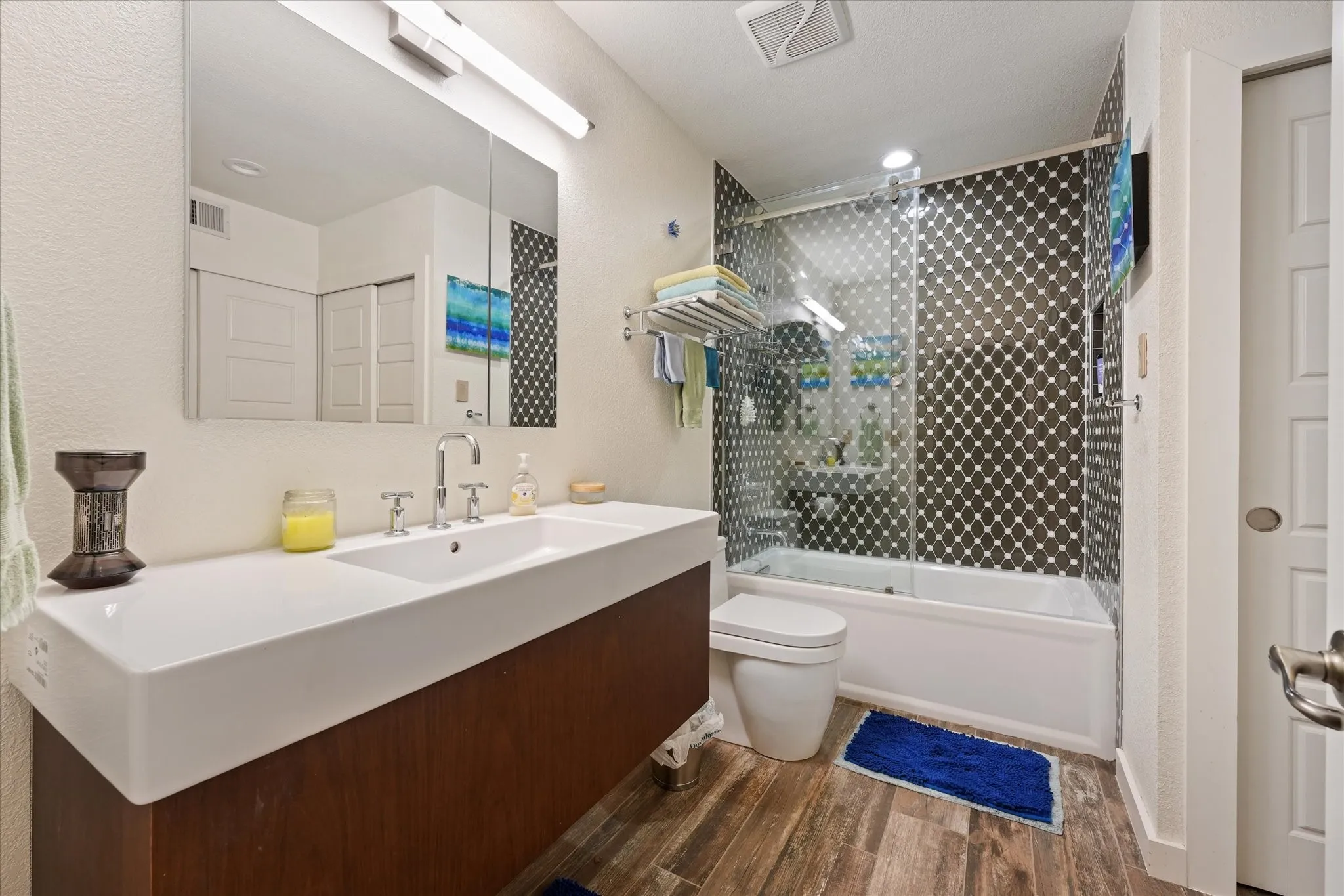 Condominium For Sale in Collin County , 18040 Midway Road 225, Dallas, Texas 75287, 2 Bedroom, 2 Bathroom, 1 Garage spaces, 1,442 Sqft, built in 1984, mls#21392758, Real Estate Agent in Dallas, Homes For Sale in Collin county, Homes For Sale in Dallas, Realtor in Dallas Texas, Real Estate Brokerage Independent Realty Texas, Luminita Cordes Realtor