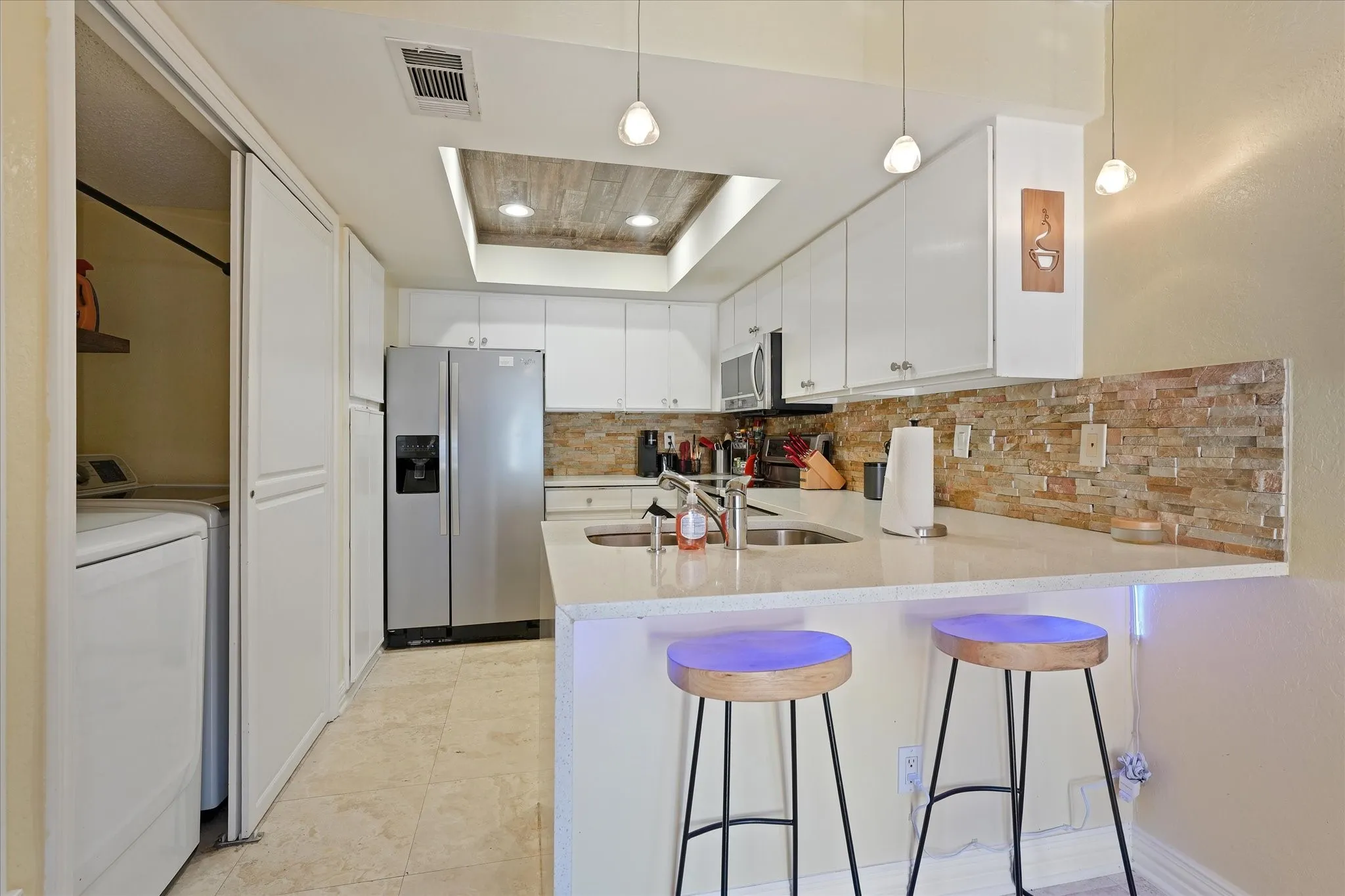Condominium For Sale in Collin County , 18040 Midway Road 225, Dallas, Texas 75287, 2 Bedroom, 2 Bathroom, 1 Garage spaces, 1,442 Sqft, built in 1984, mls#21392758, Real Estate Agent in Dallas, Homes For Sale in Collin county, Homes For Sale in Dallas, Realtor in Dallas Texas, Real Estate Brokerage Independent Realty Texas, Luminita Cordes Realtor